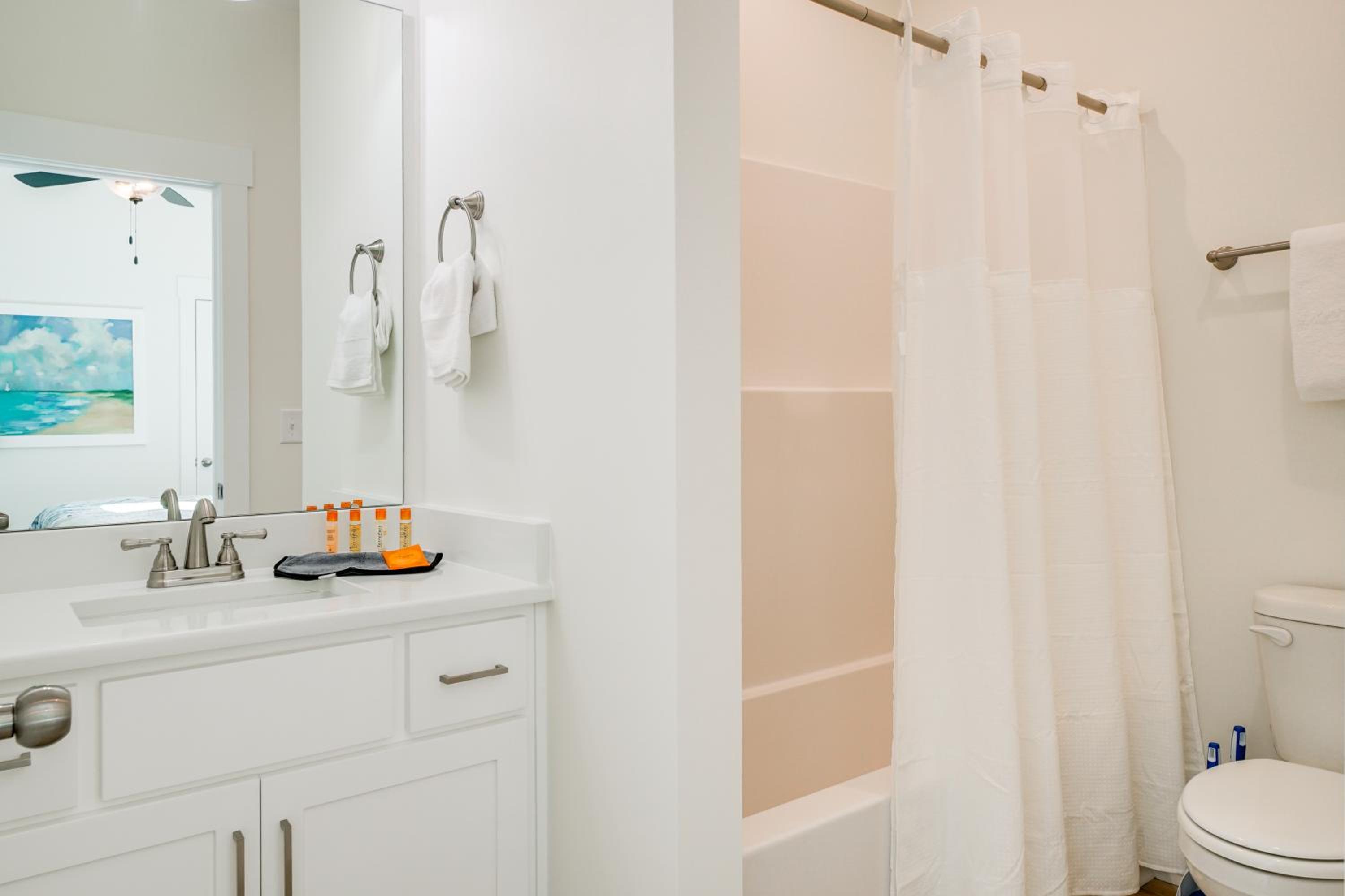 Easy Walk to Beach, Elevator, Sleeps 8 | Surf City