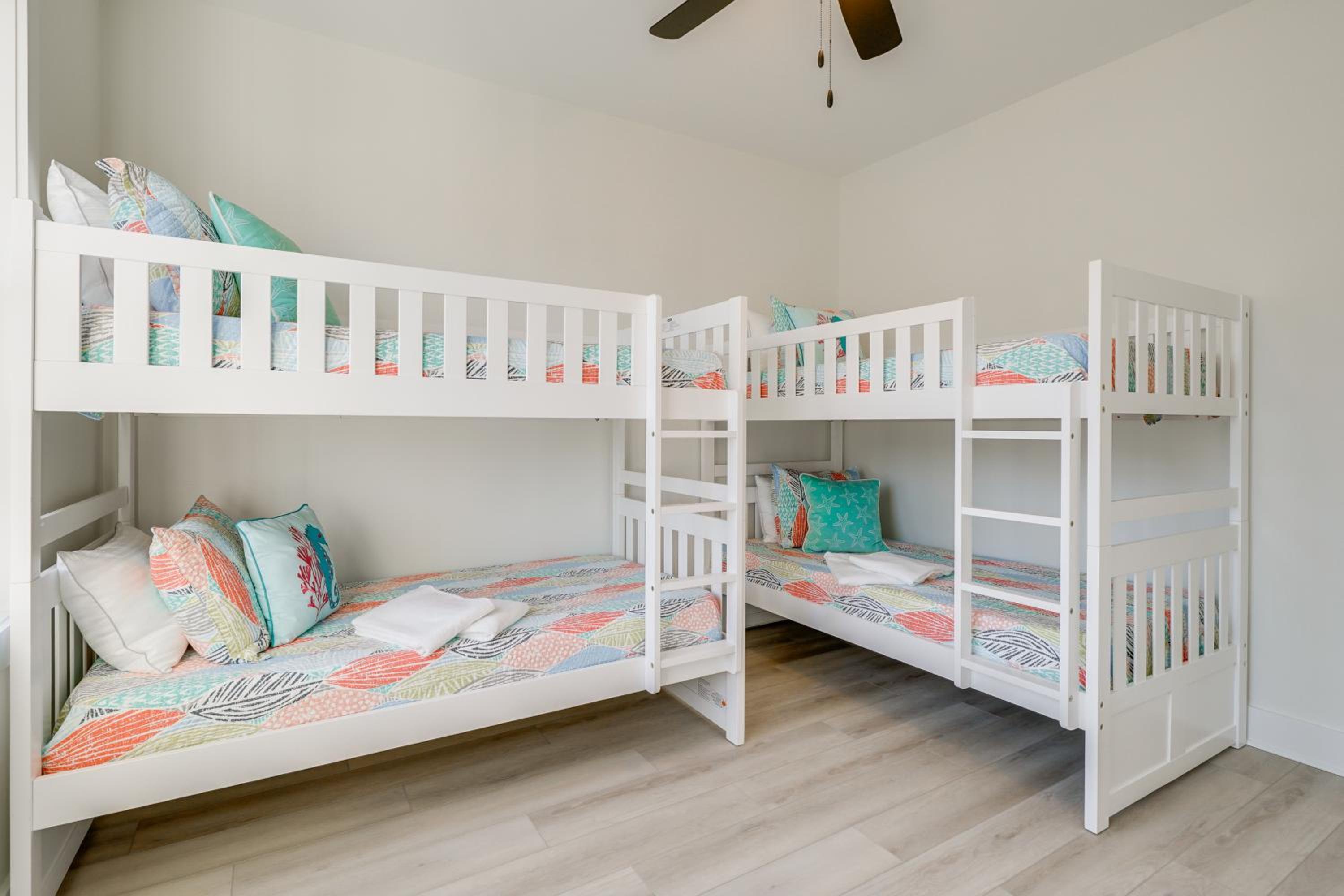 Easy Walk to Beach, Elevator, Sleeps 8 | Surf City