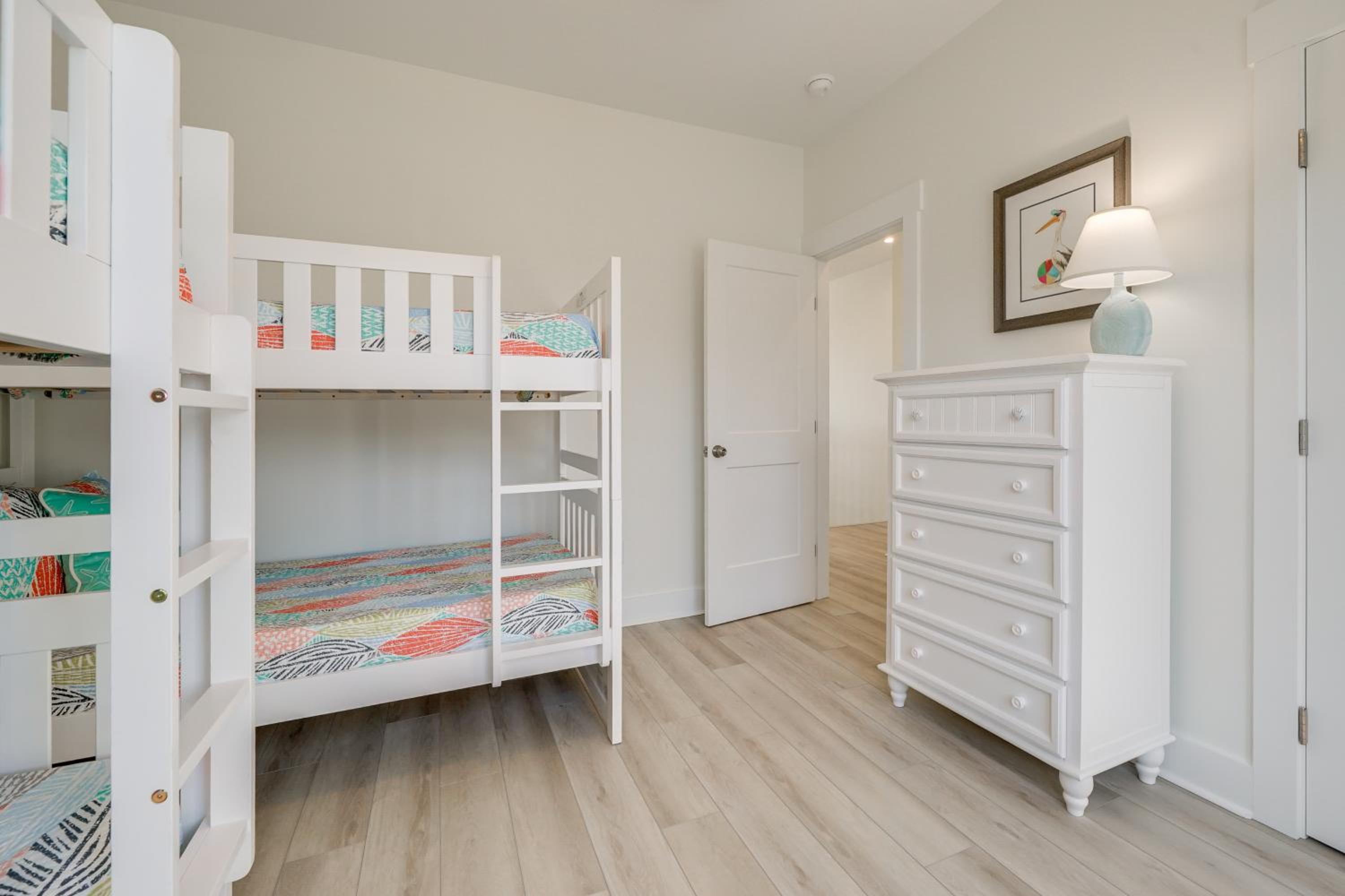Easy Walk to Beach, Elevator, Sleeps 8 | Surf City