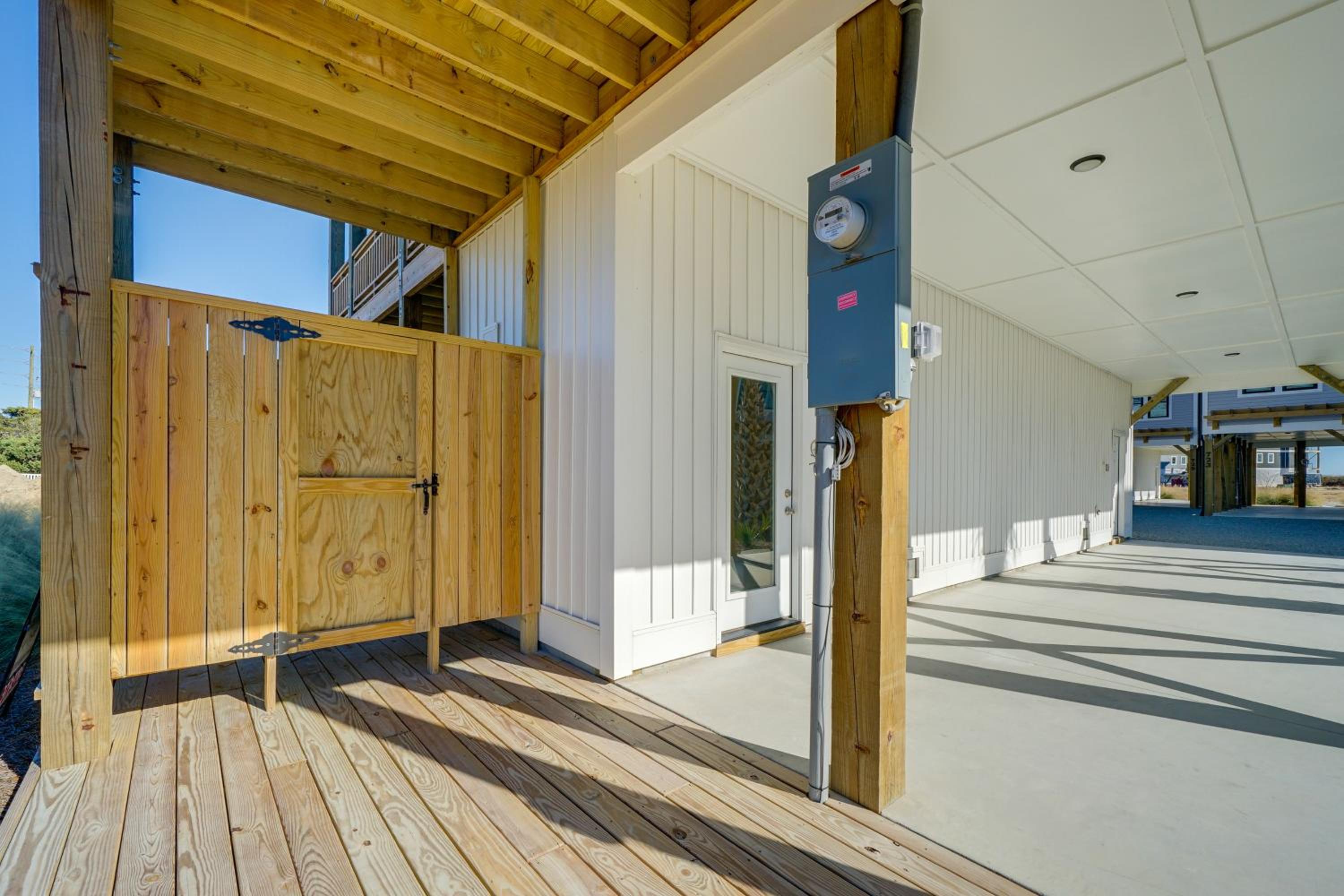 Easy Walk to Beach, Elevator, Sleeps 8 | Surf City