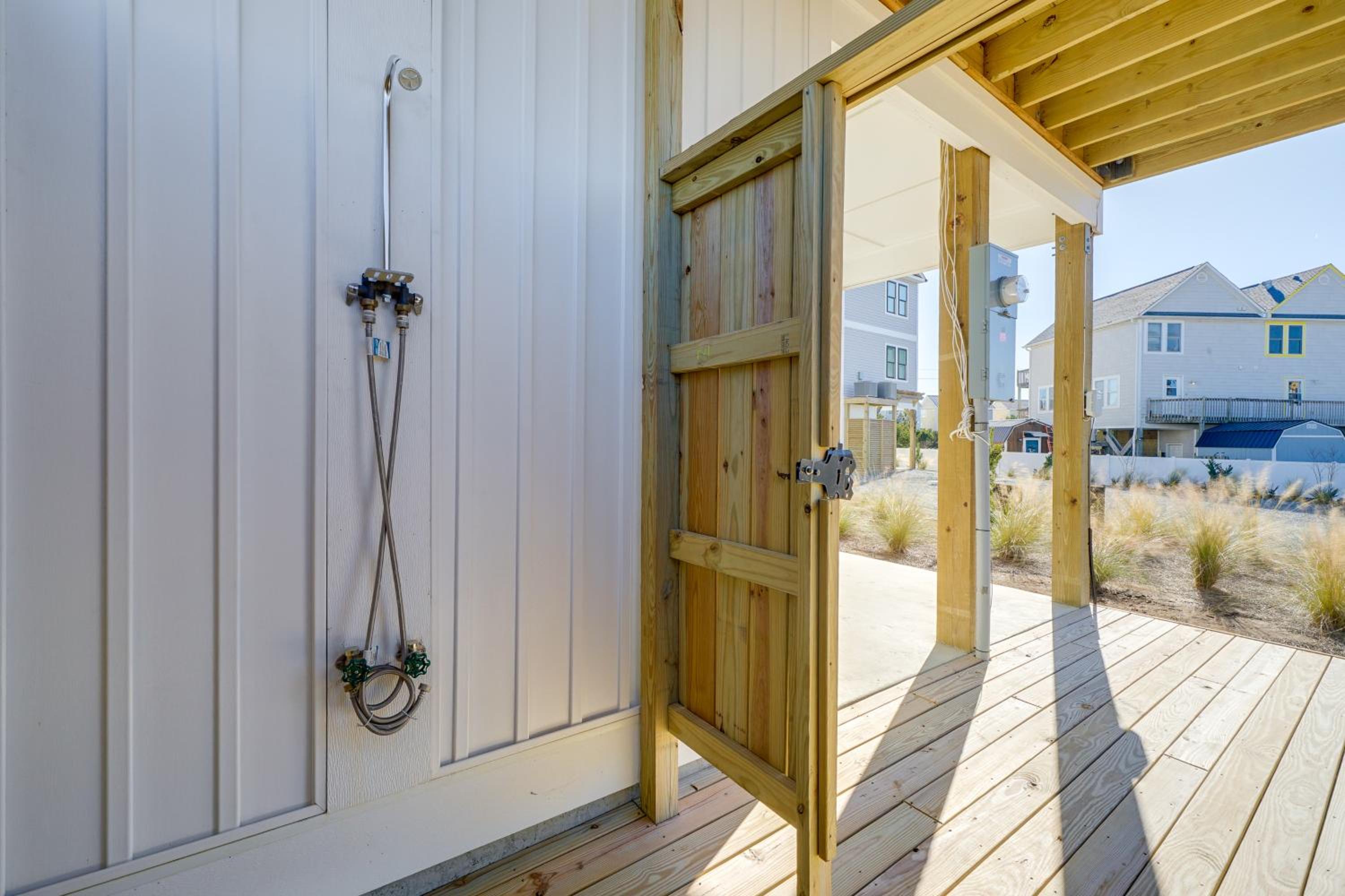 Easy Walk to Beach, Elevator, Sleeps 8 | Surf City
