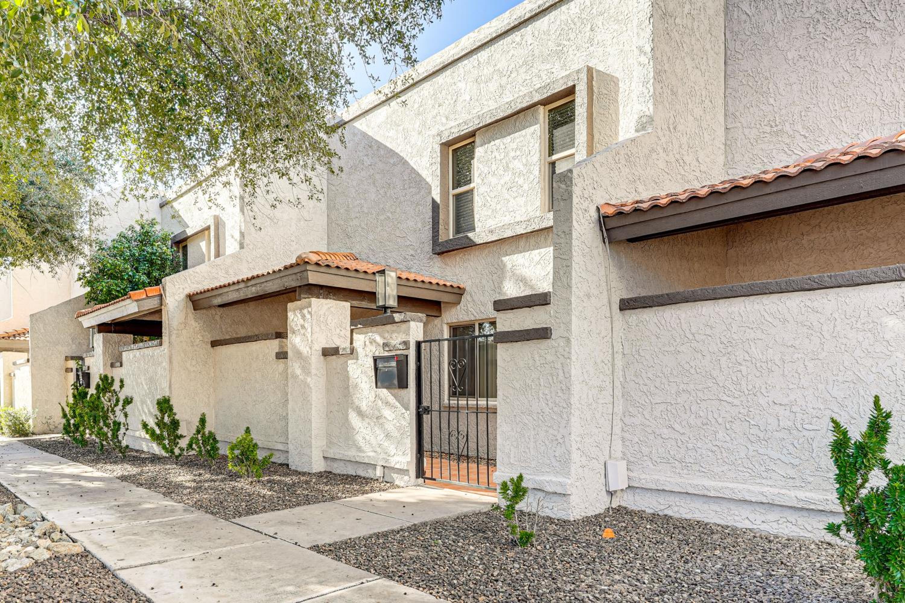 Pet-Friendly Unit, 1 Mi to Old Town Scottsdale!
