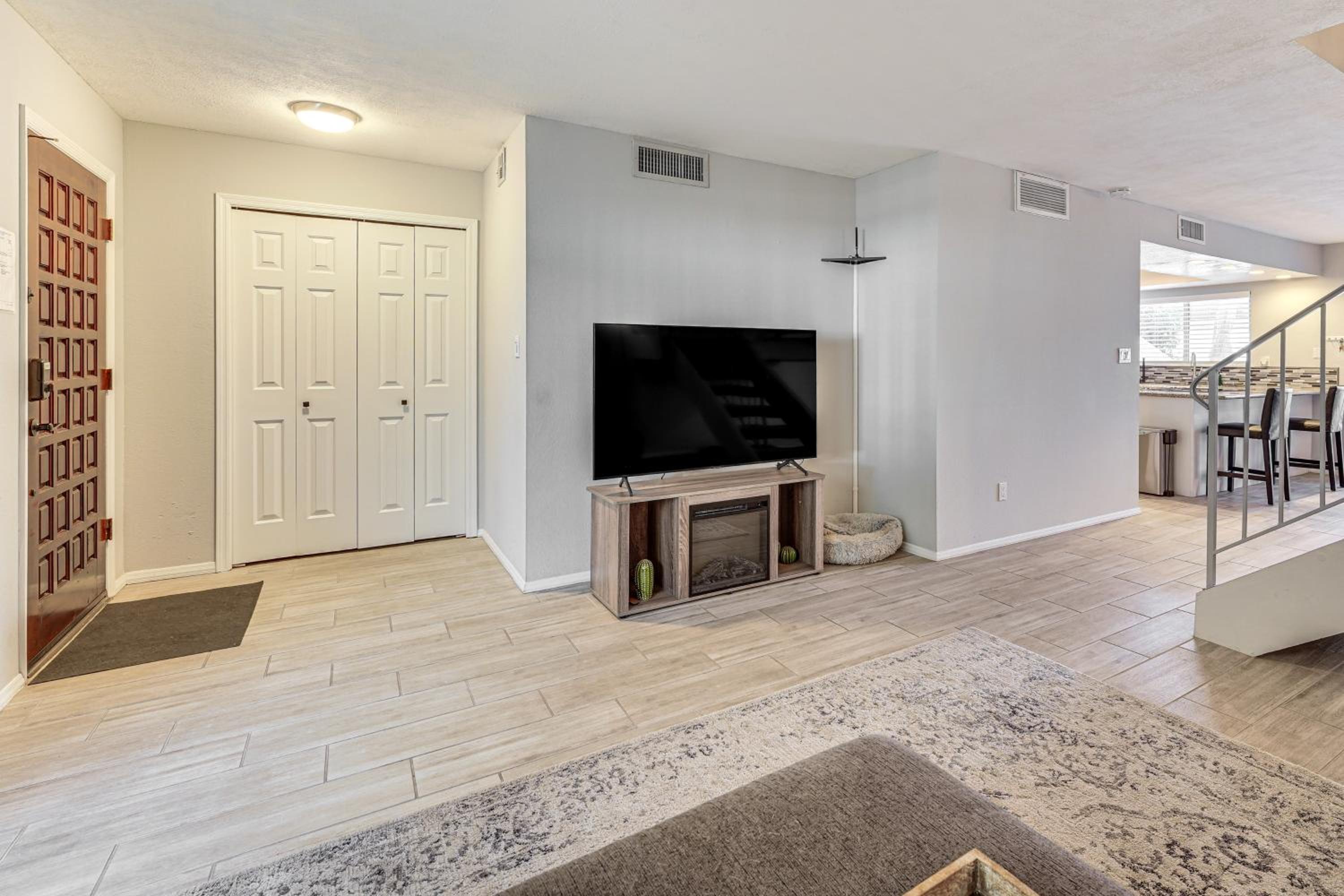 Pet-Friendly Unit, 1 Mi to Old Town Scottsdale!