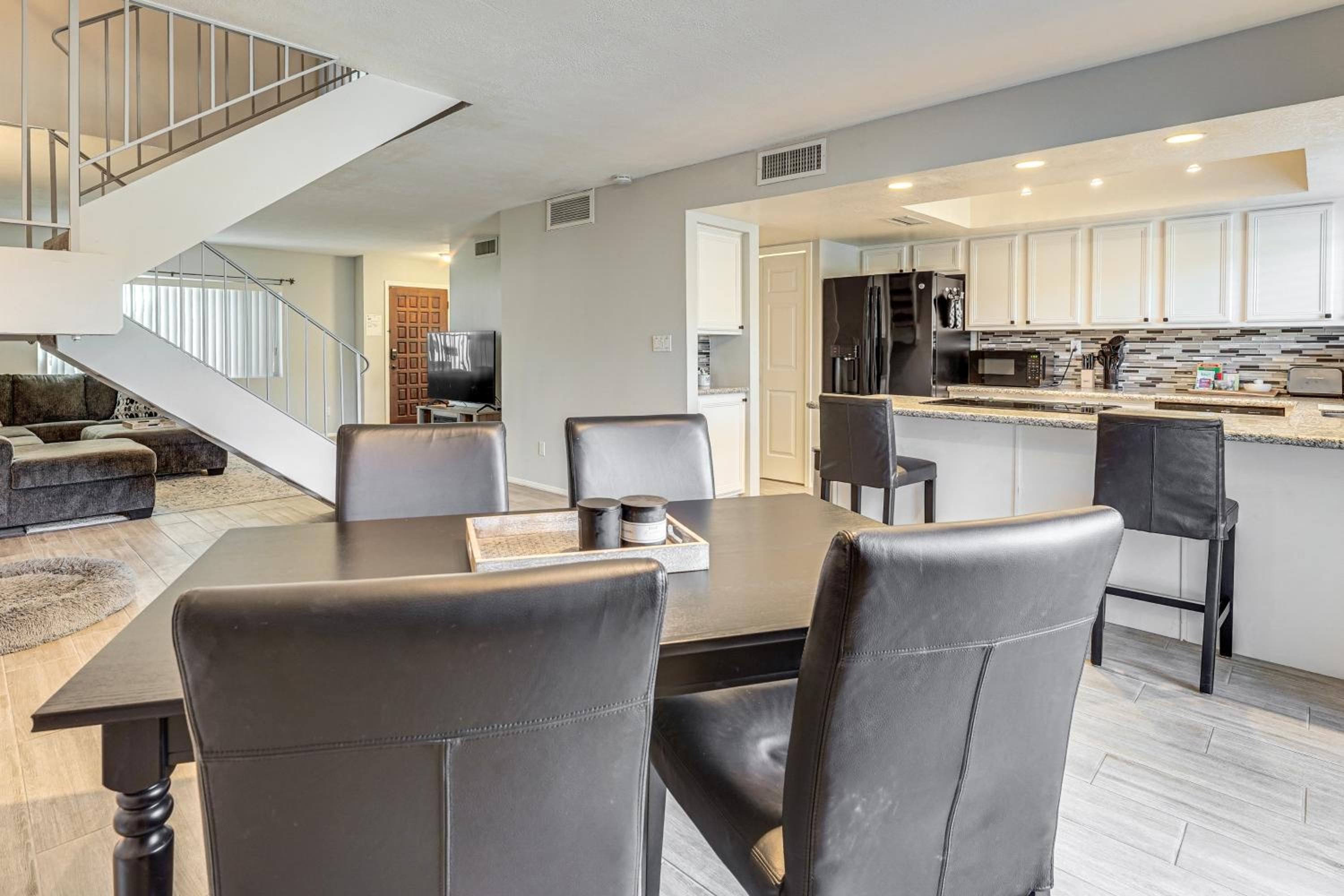 Pet-Friendly Unit, 1 Mi to Old Town Scottsdale!