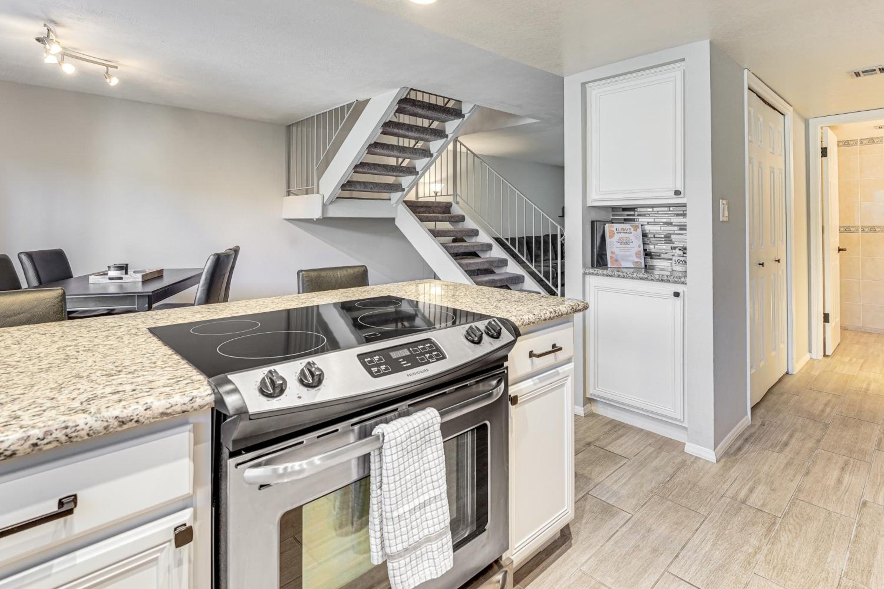 Pet-Friendly Unit, 1 Mi to Old Town Scottsdale!