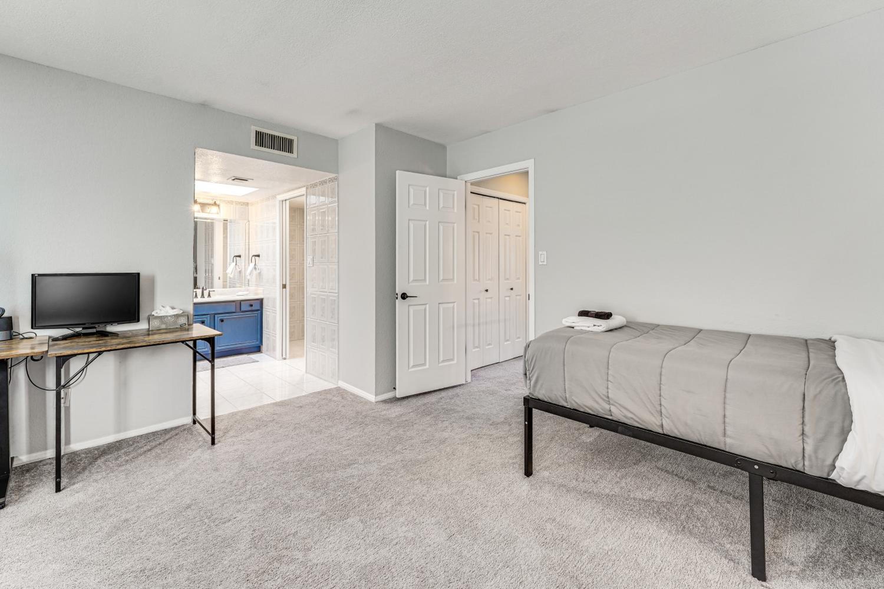 Pet-Friendly Unit, 1 Mi to Old Town Scottsdale!