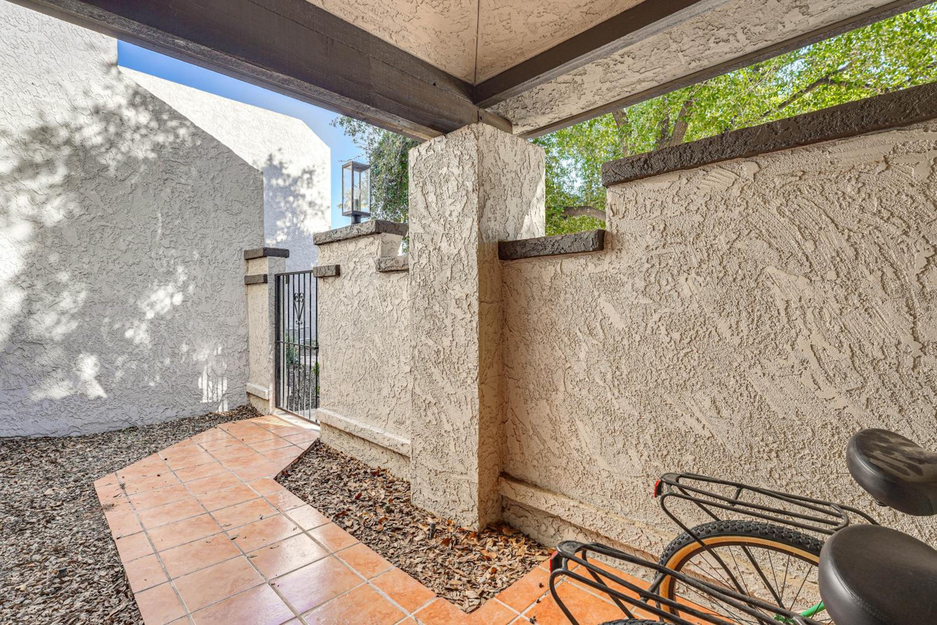 Pet-Friendly Unit, 1 Mi to Old Town Scottsdale!