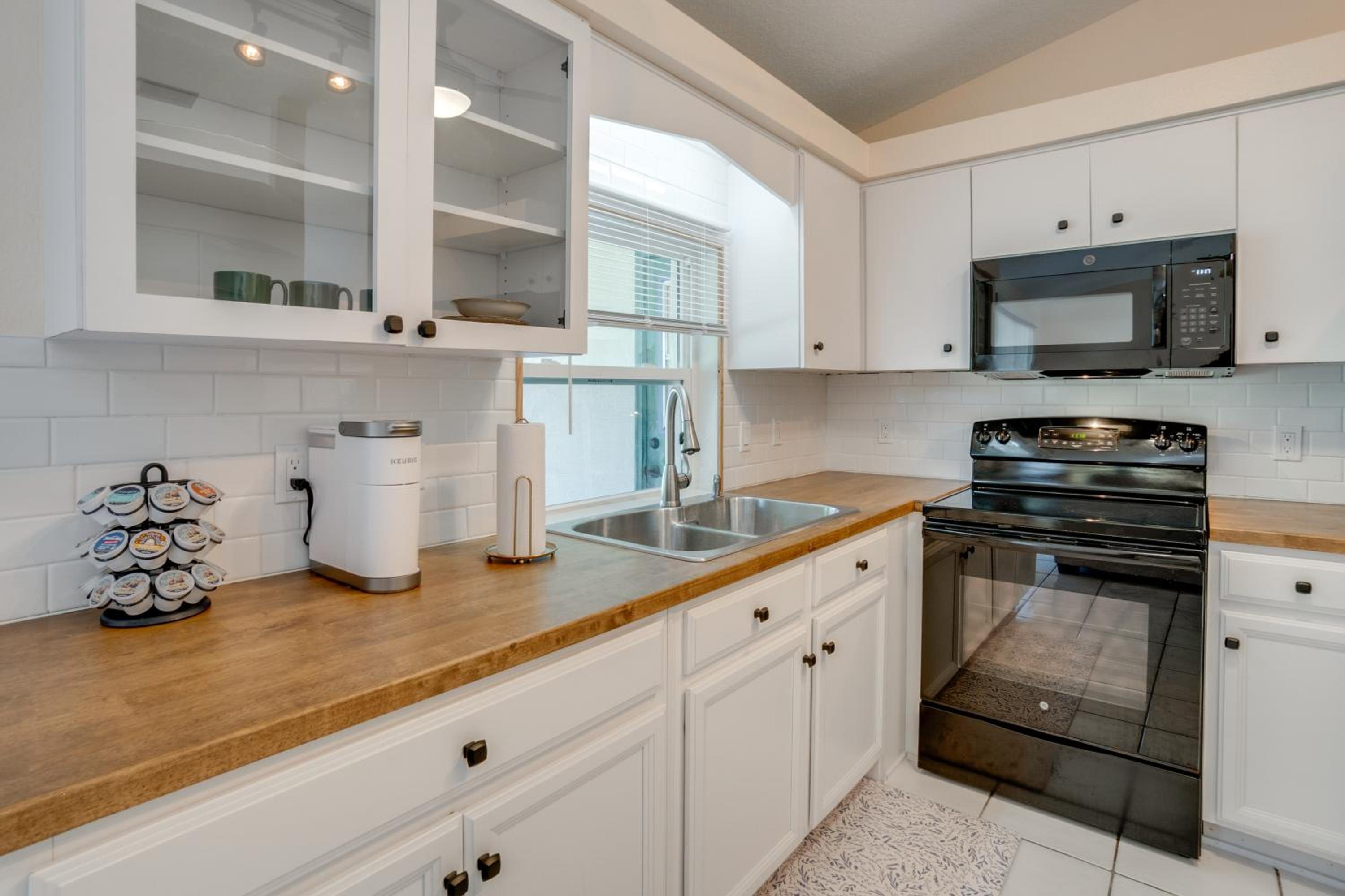 3 Mi to Manasota Key Beach! Single-Level Home