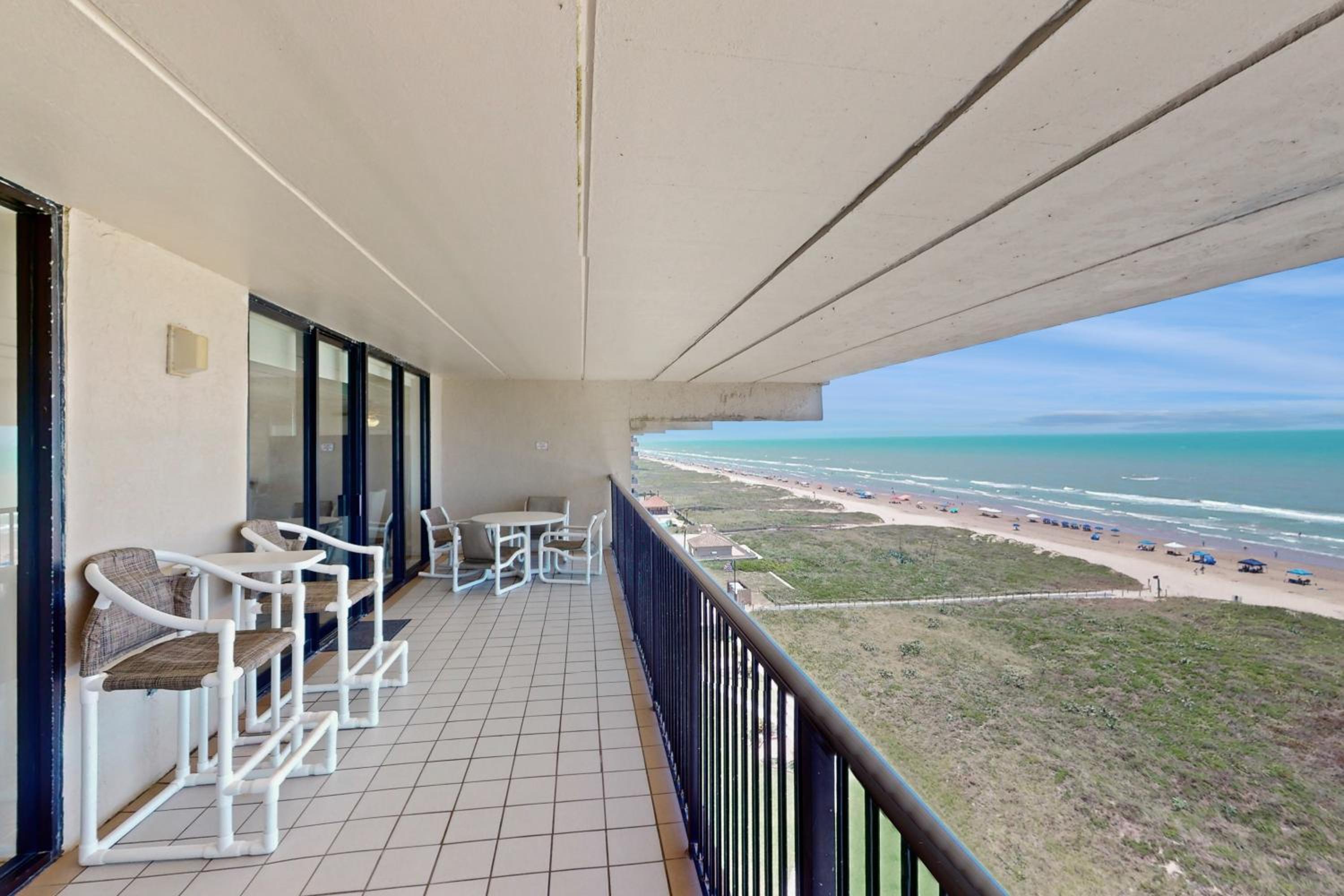 10th-Floor 3BR Beachfront Condo with Views and Pool