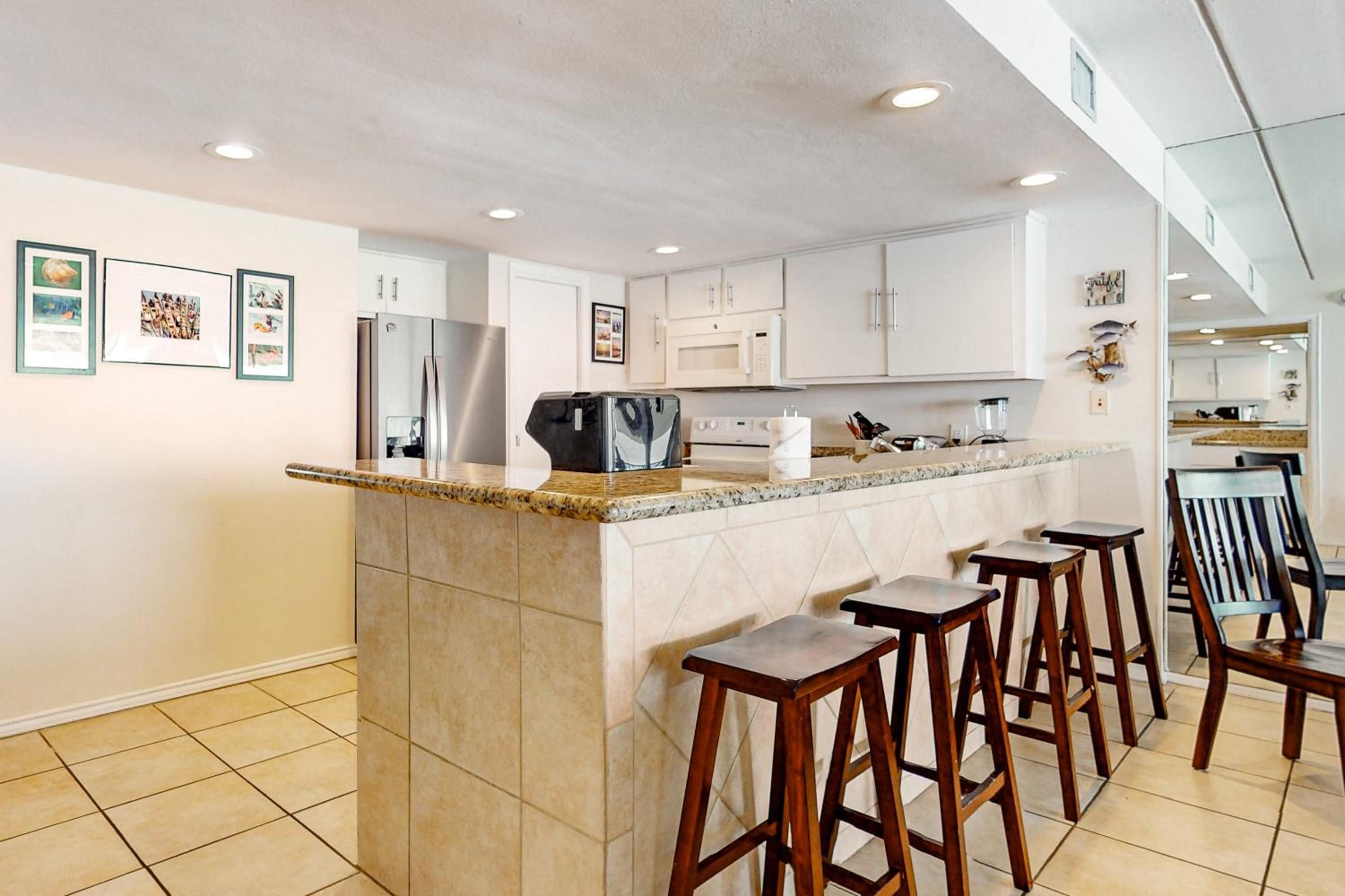 10th-Floor 3BR Beachfront Condo with Views and Pool