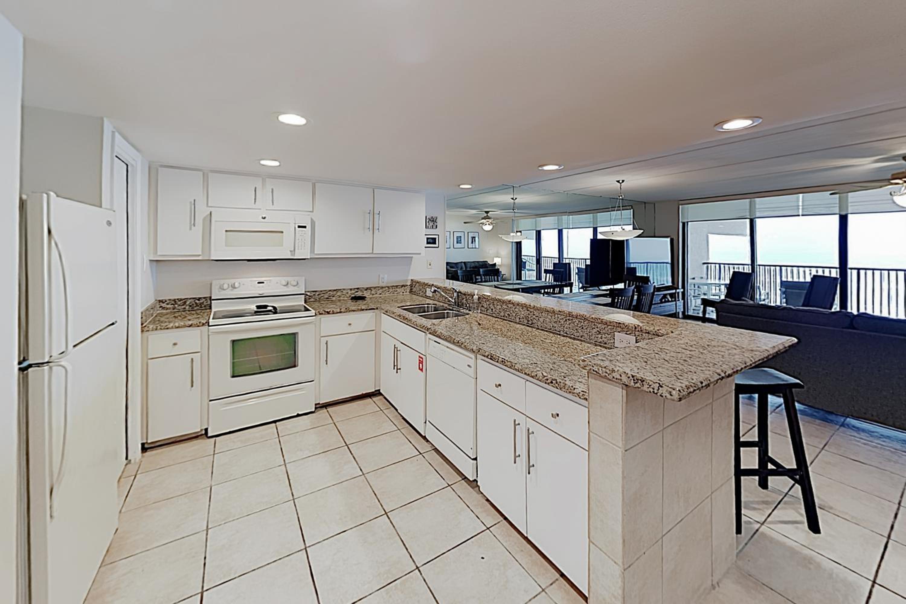 10th-Floor 3BR Beachfront Condo with Views and Pool