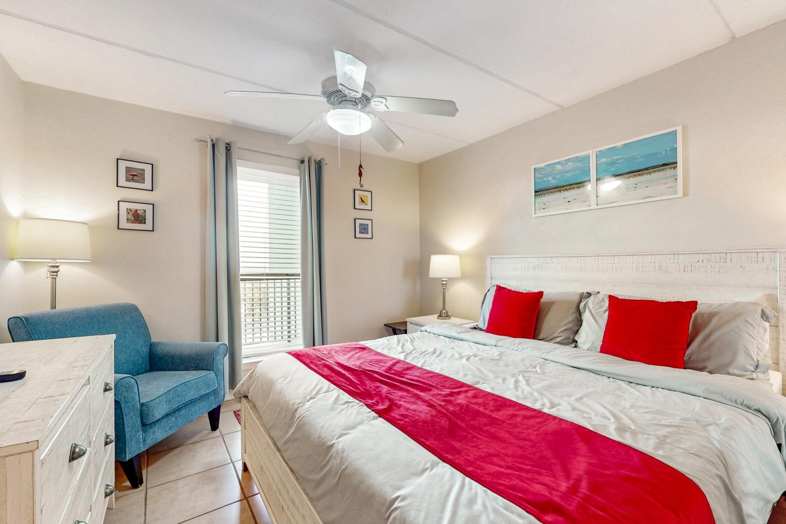 10th-Floor 3BR Beachfront Condo with Views and Pool