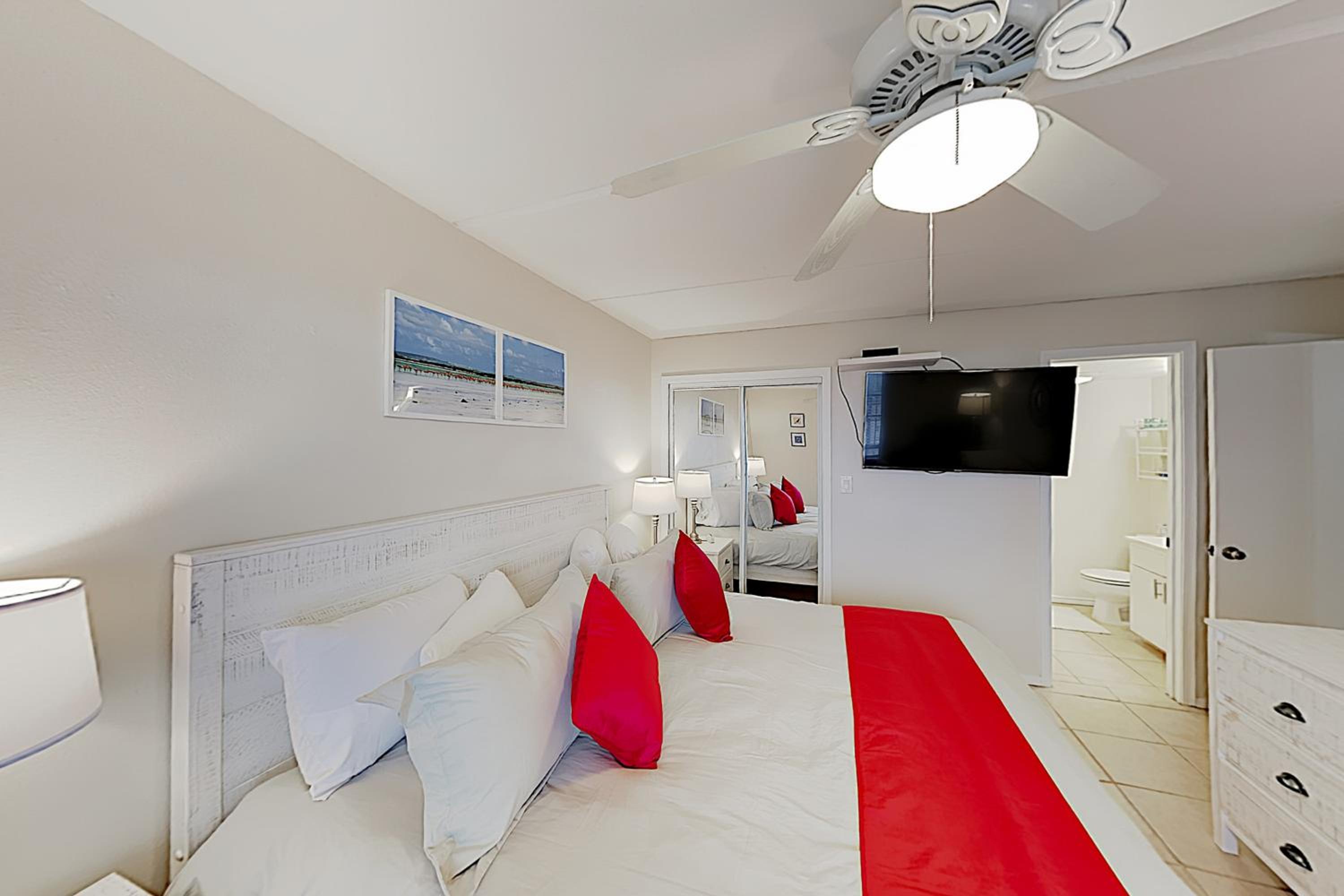 10th-Floor 3BR Beachfront Condo with Views and Pool