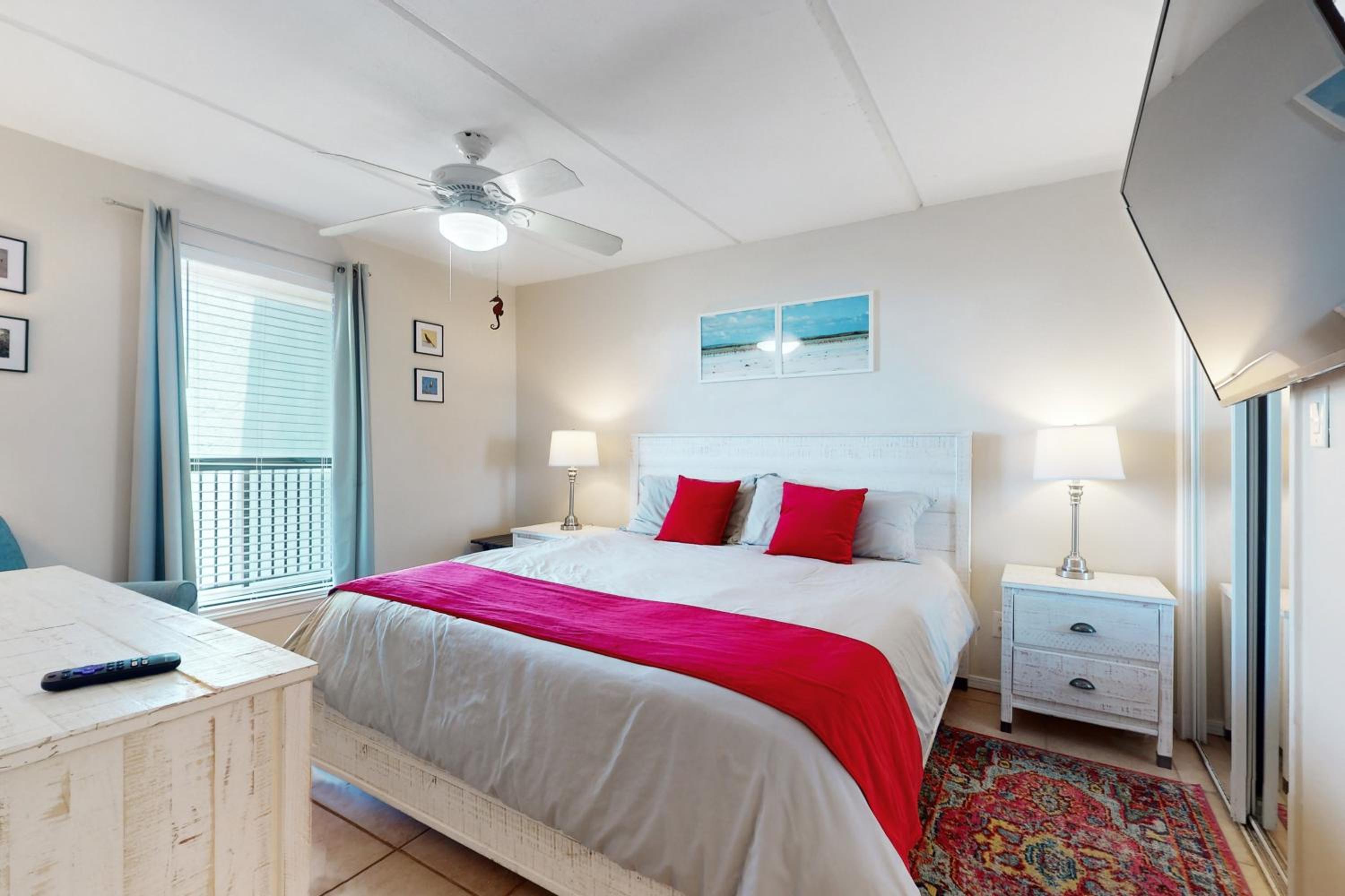 10th-Floor 3BR Beachfront Condo with Views and Pool