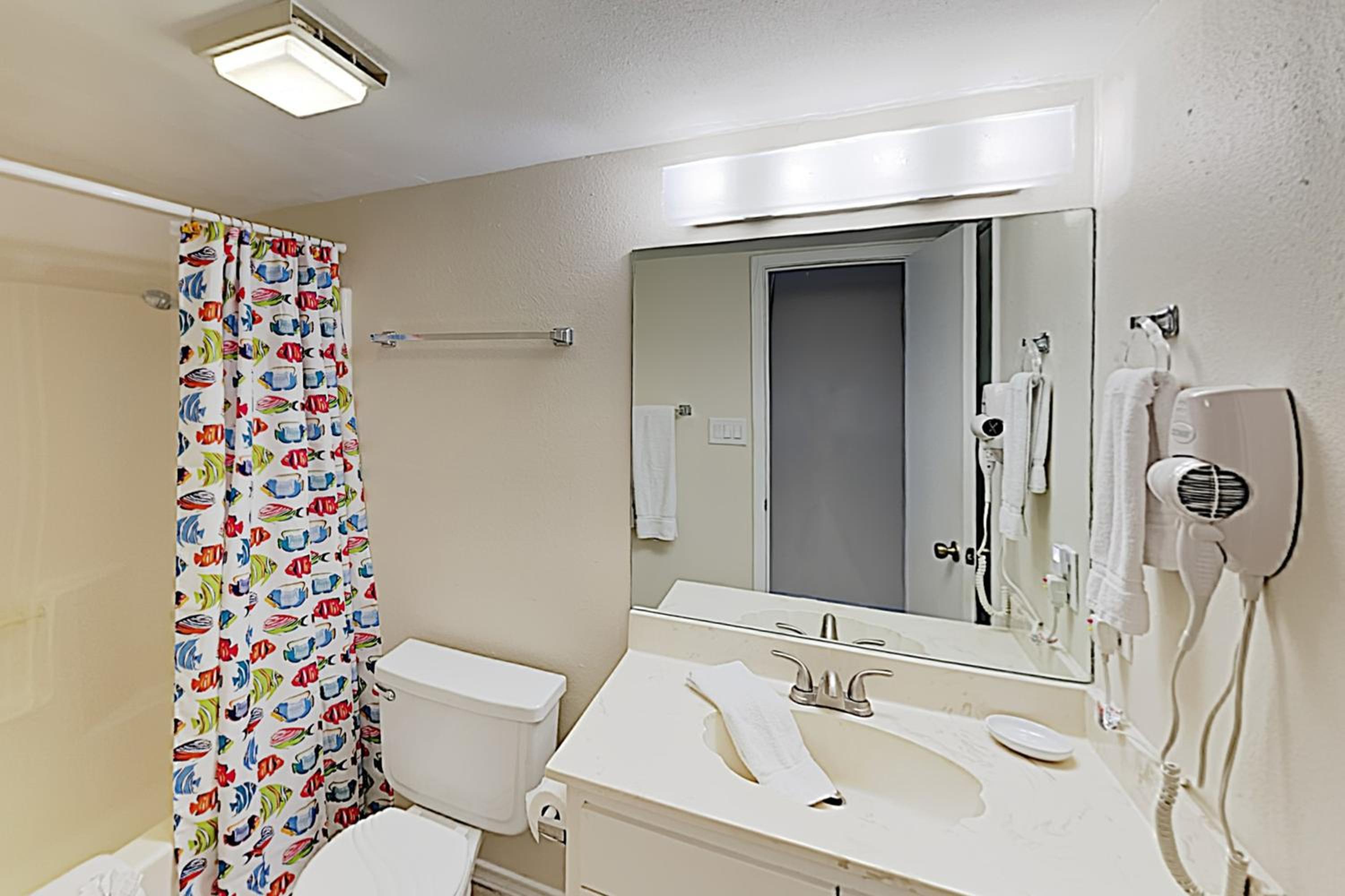 10th-Floor 3BR Beachfront Condo with Views and Pool