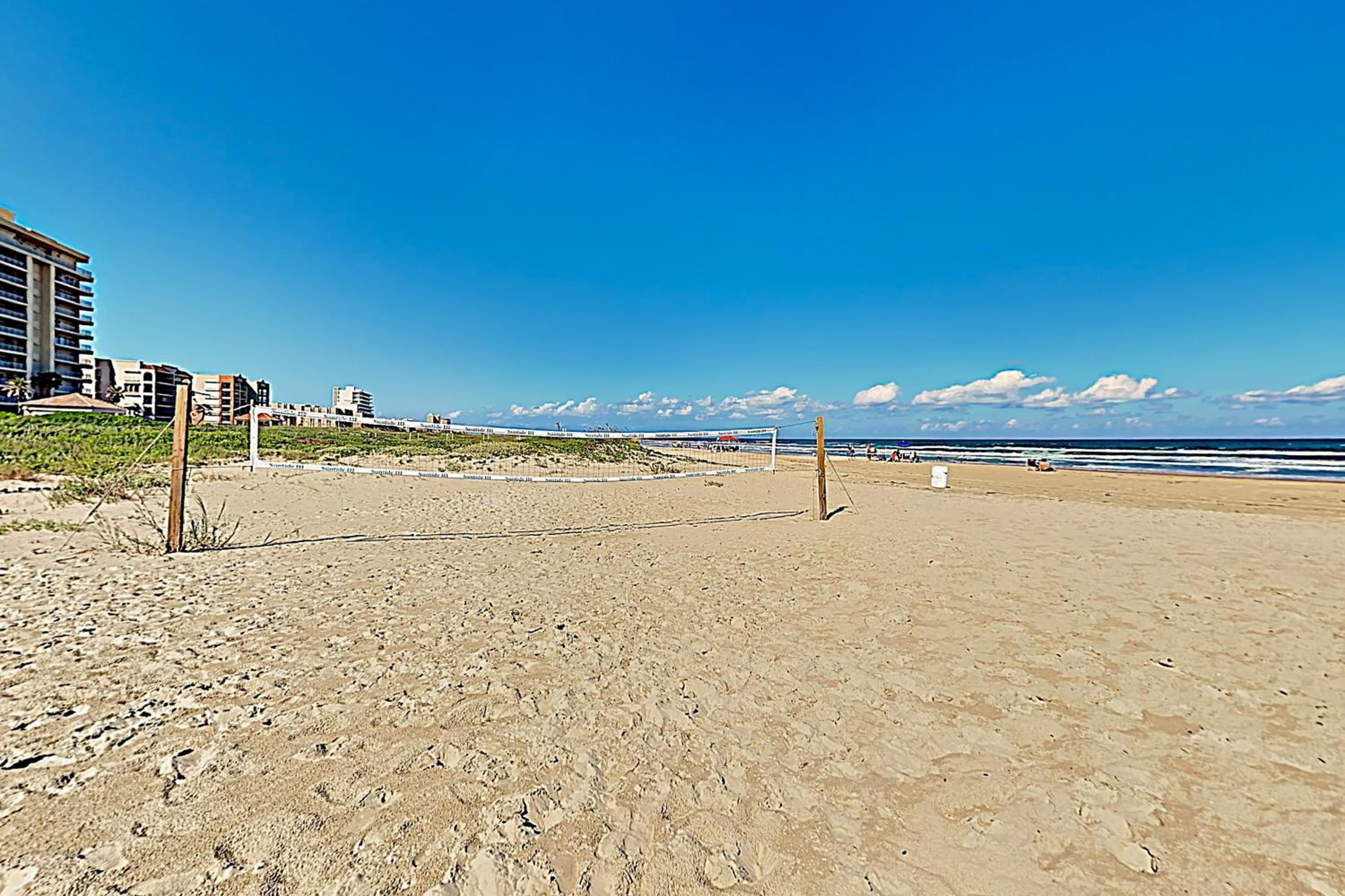 10th-Floor 3BR Beachfront Condo with Views and Pool