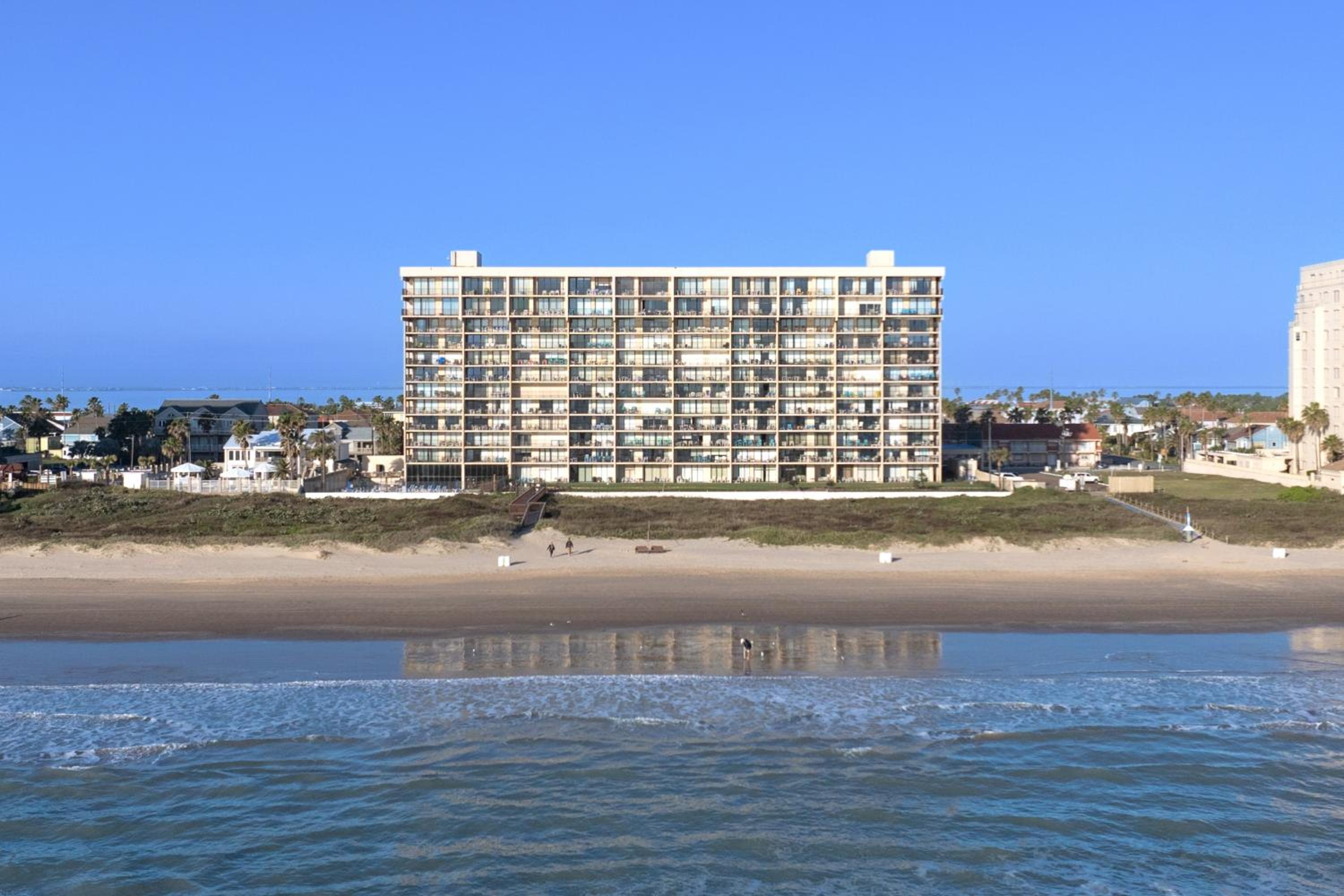 10th-Floor 3BR Beachfront Condo with Views and Pool