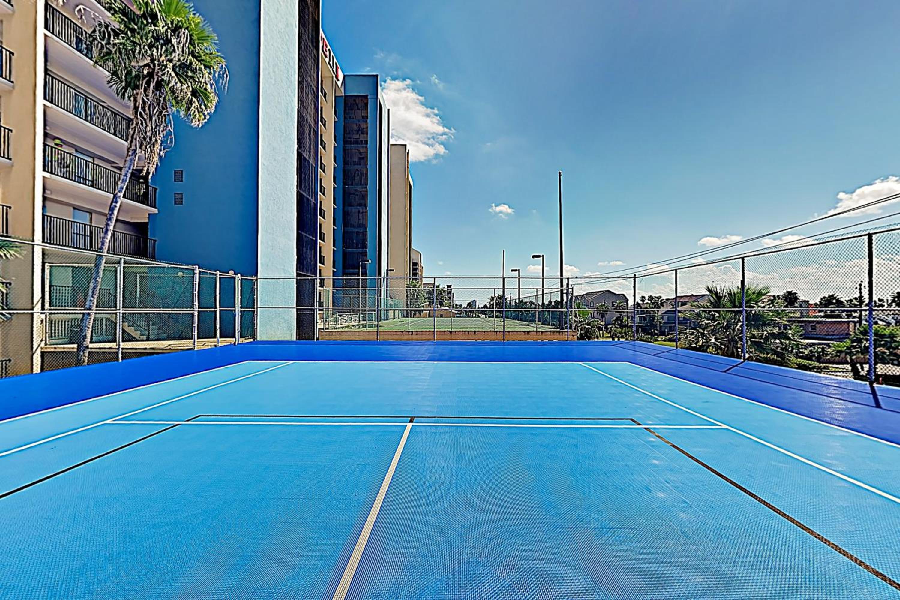 10th-Floor 3BR Beachfront Condo with Views and Pool
