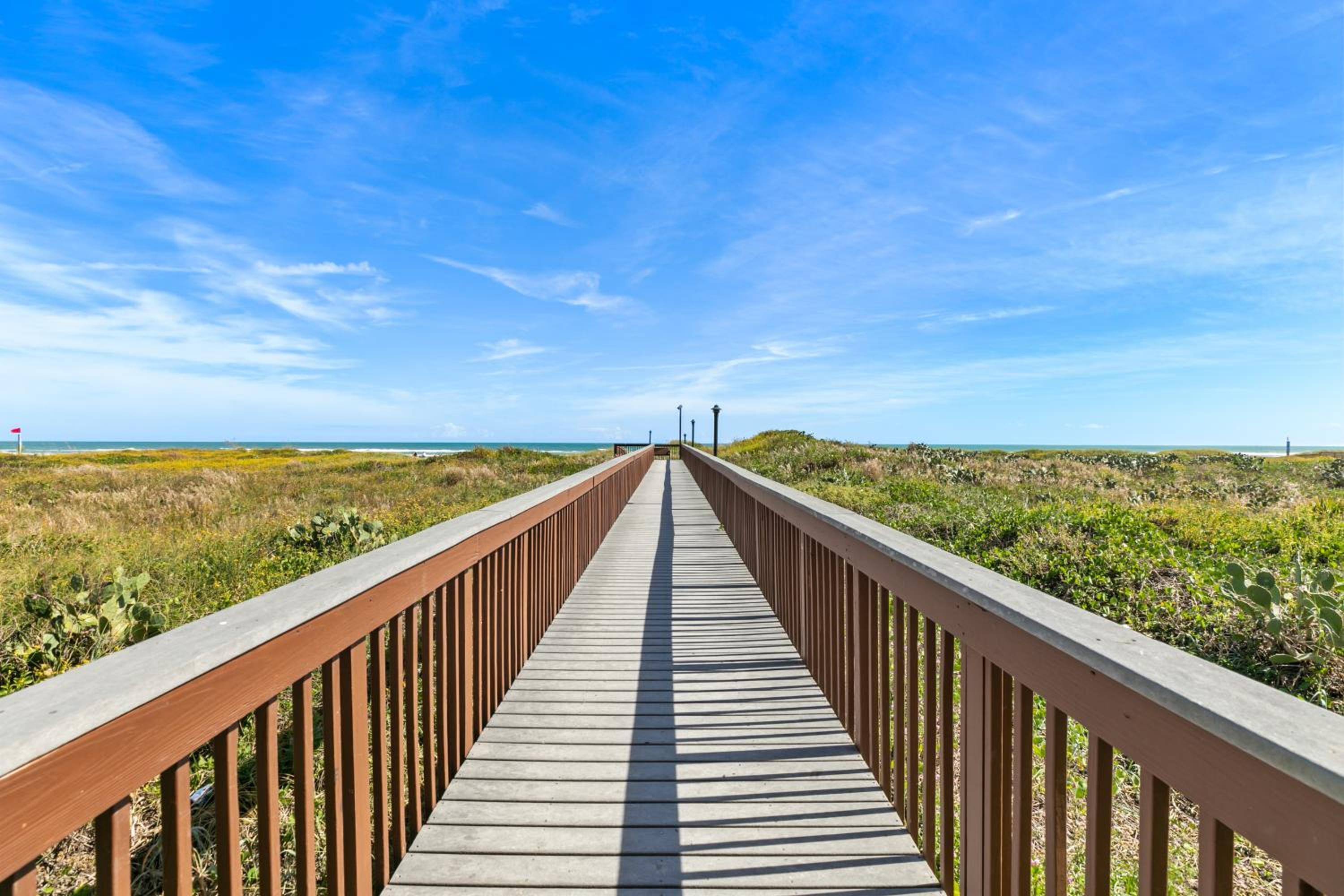 10th-Floor 3BR Beachfront Condo with Views and Pool