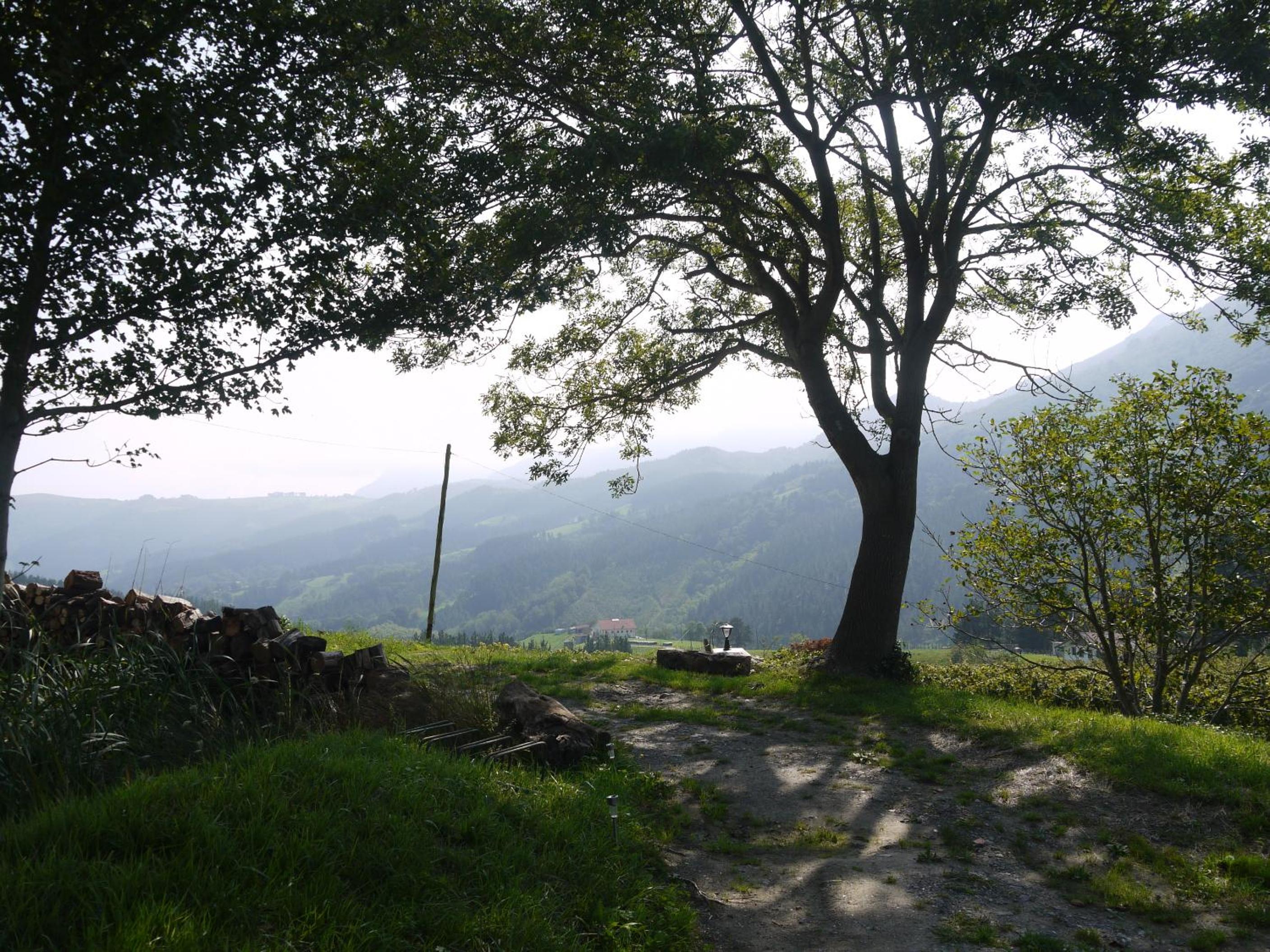 Agroturismo Erlete Goikoa -ESTAMOS EN EL CAMINO DE SANTIAGO -WE ARE ON THE CAMINO DE SANTIAGO- SENDERISMO-RUTAS Y BICICLETA