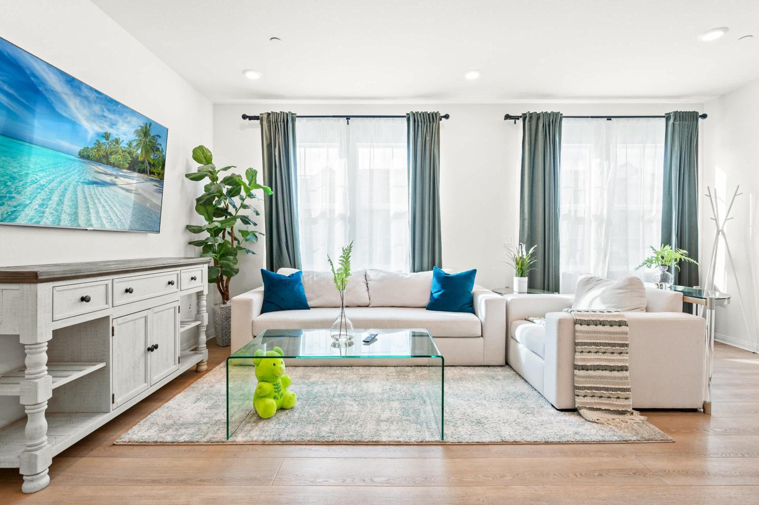 Near ONT Modern Designer Style Family Home