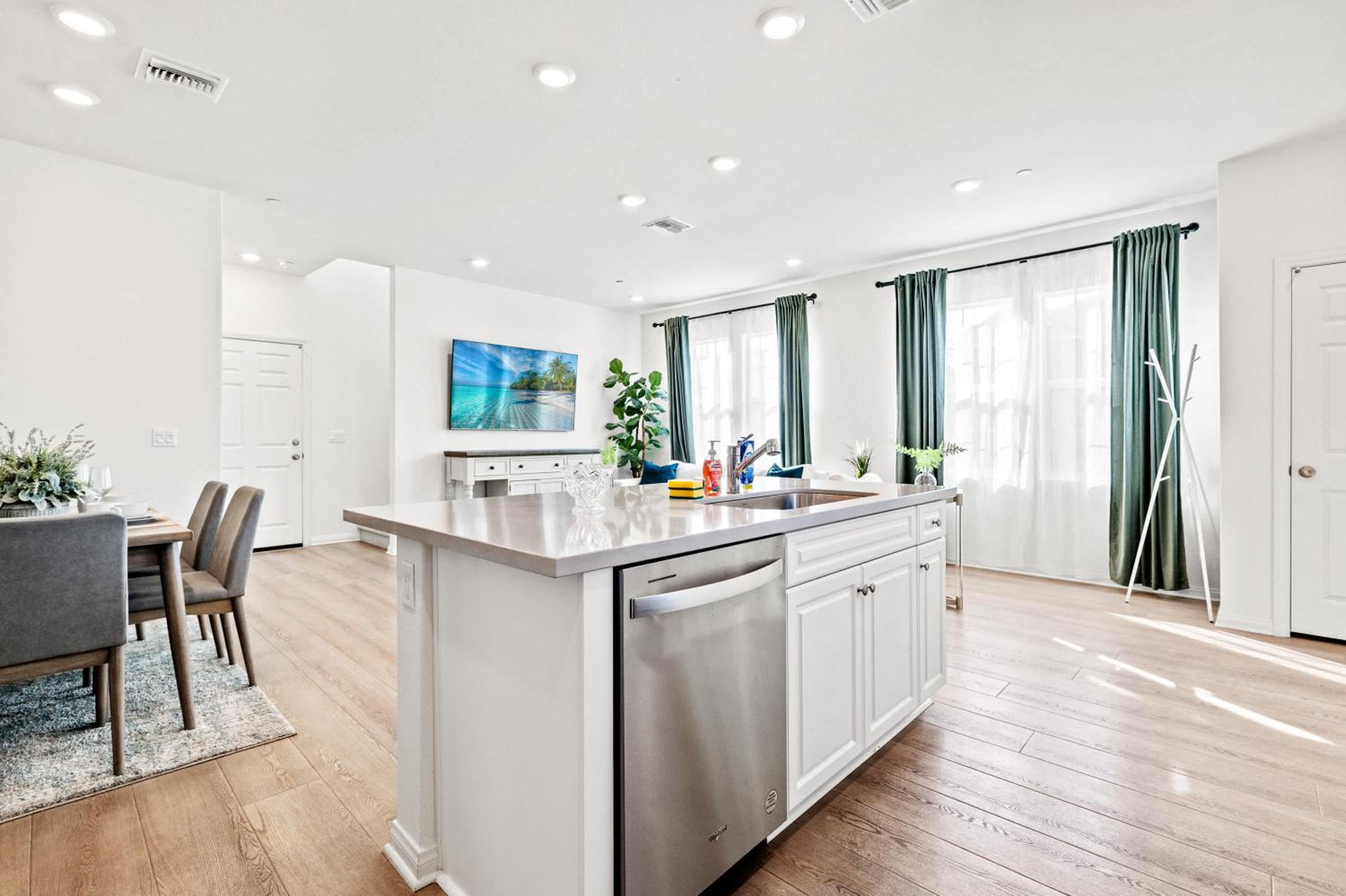 Near ONT Modern Designer Style Family Home