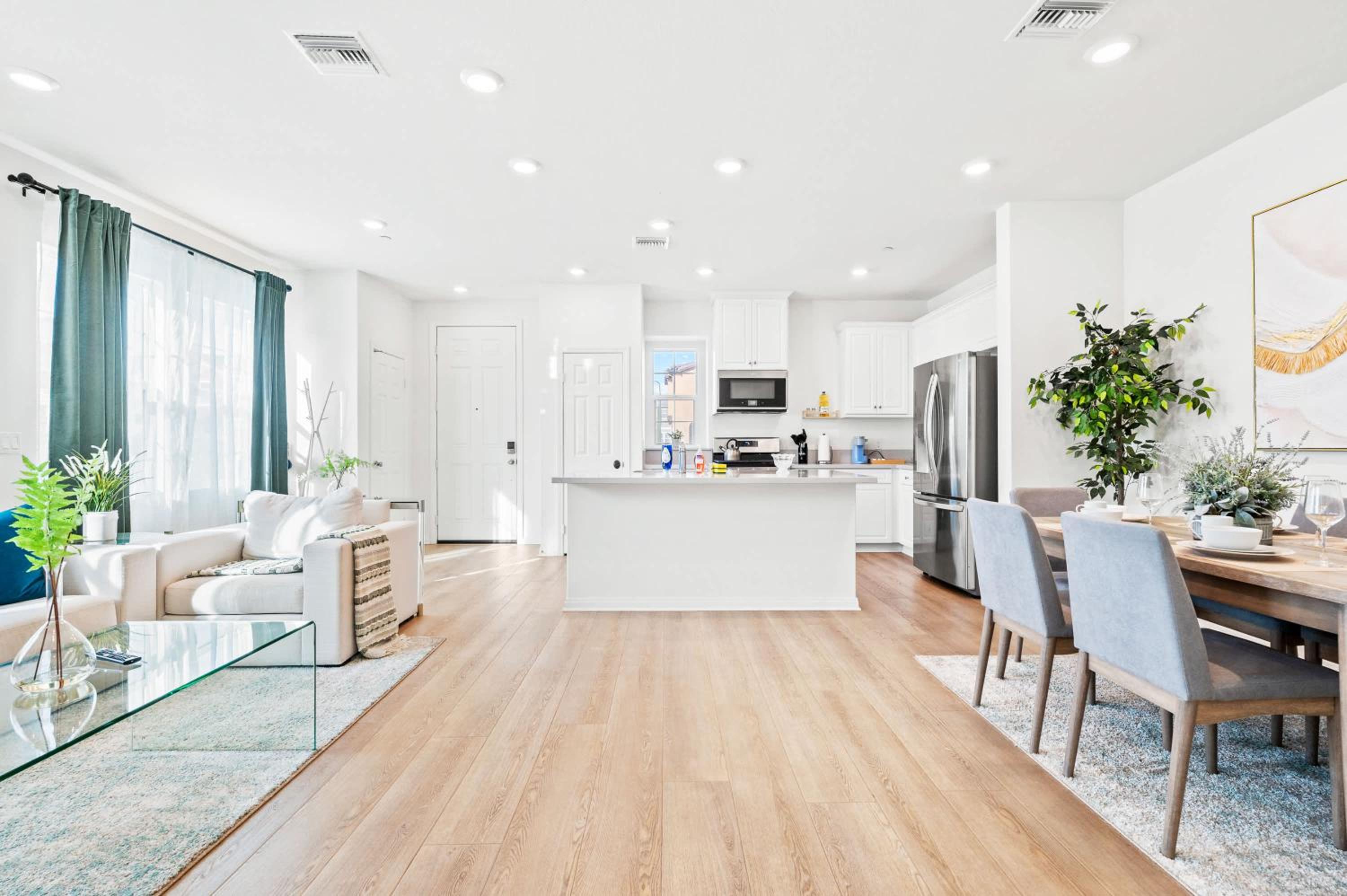 Near ONT Modern Designer Style Family Home