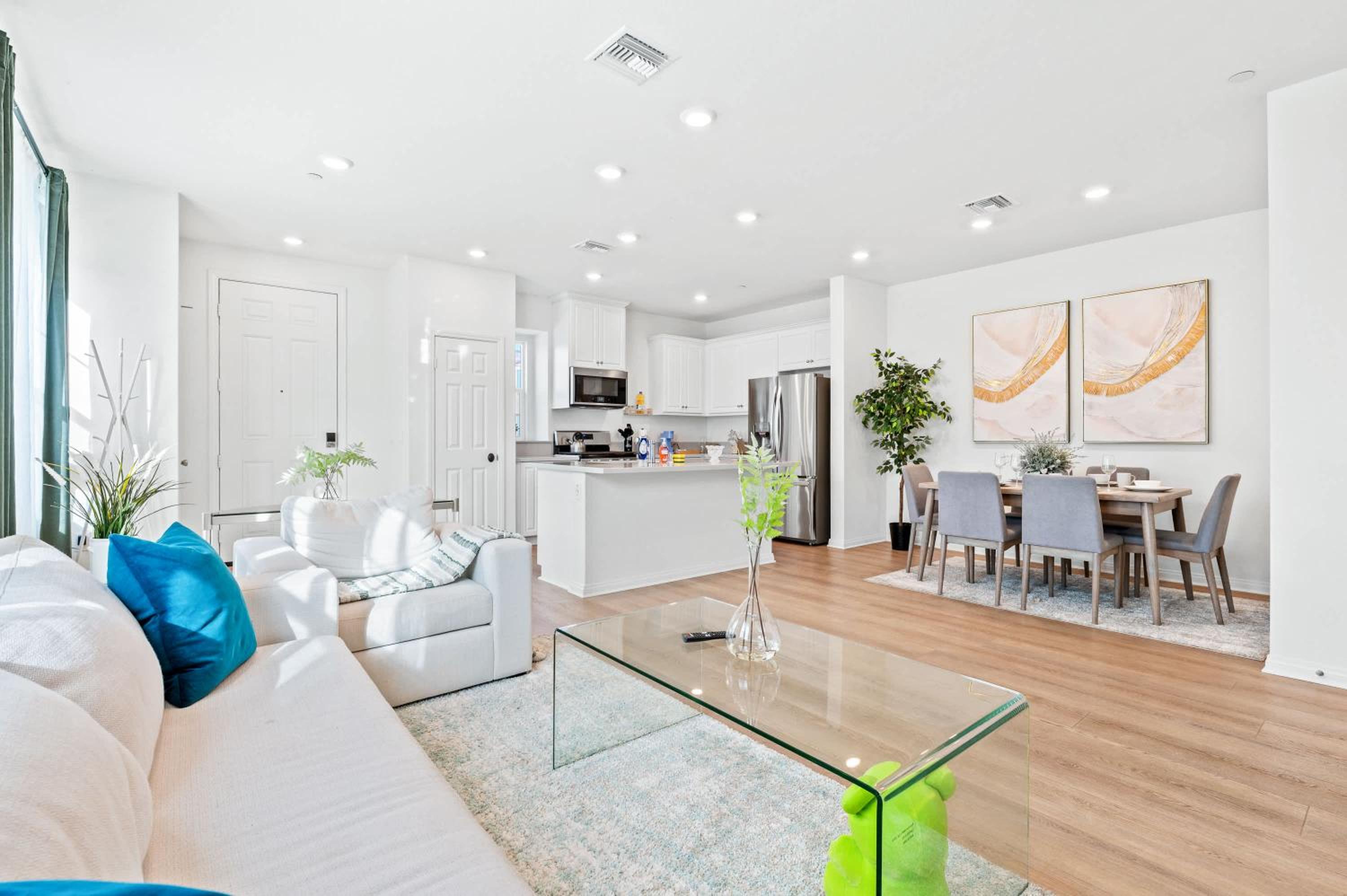 Near ONT Modern Designer Style Family Home