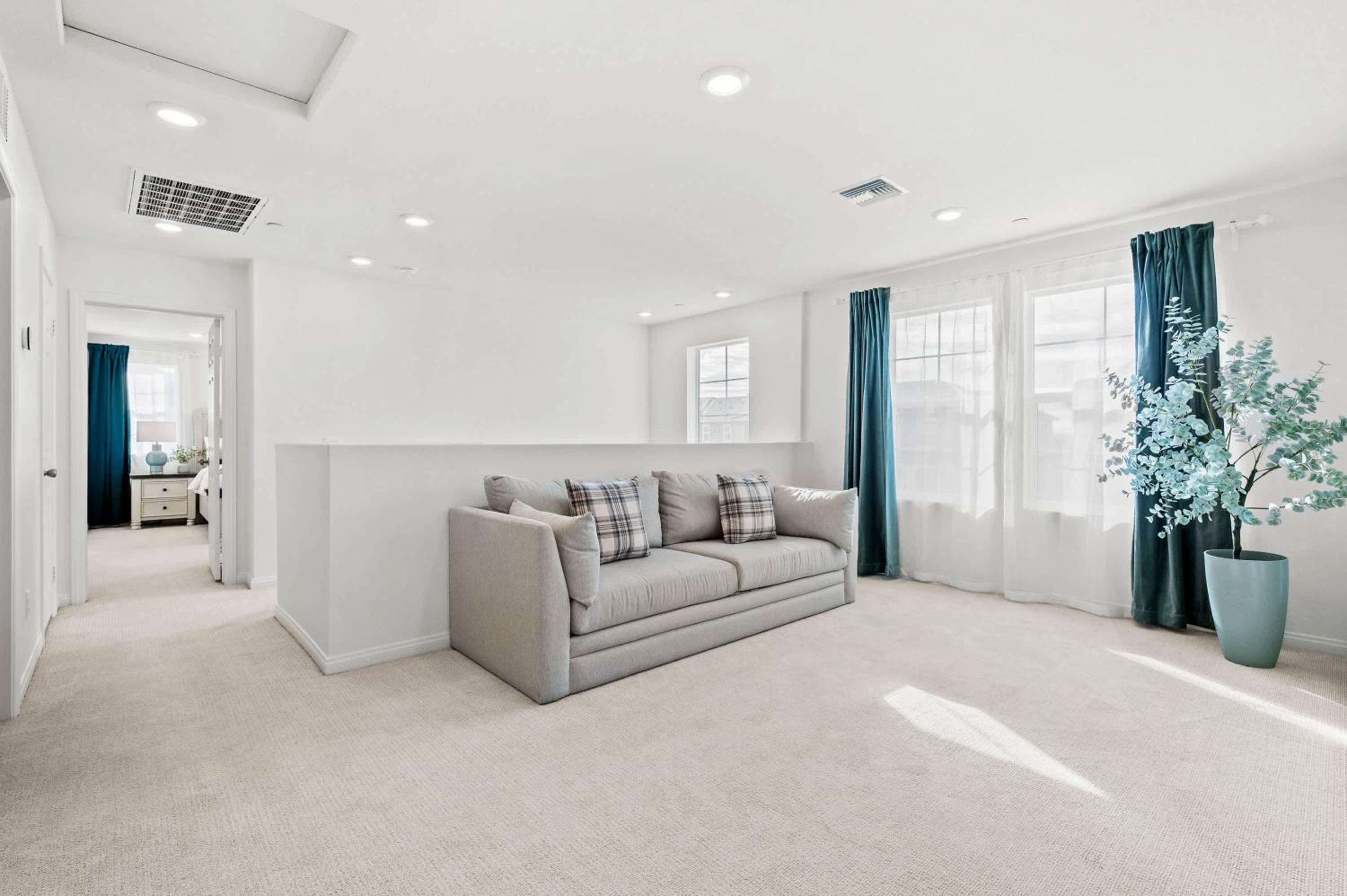 Near ONT Modern Designer Style Family Home