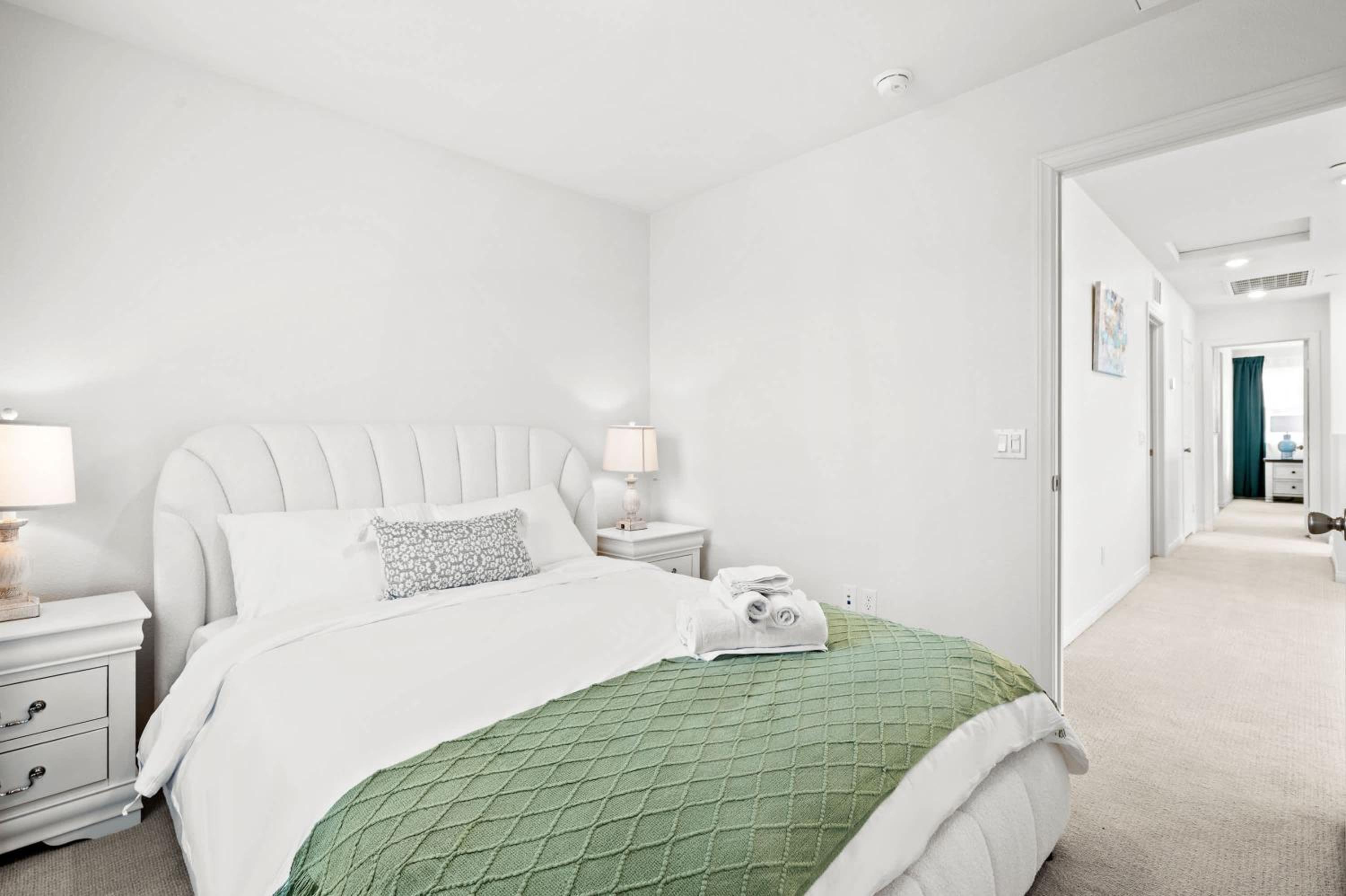 Near ONT Modern Designer Style Family Home