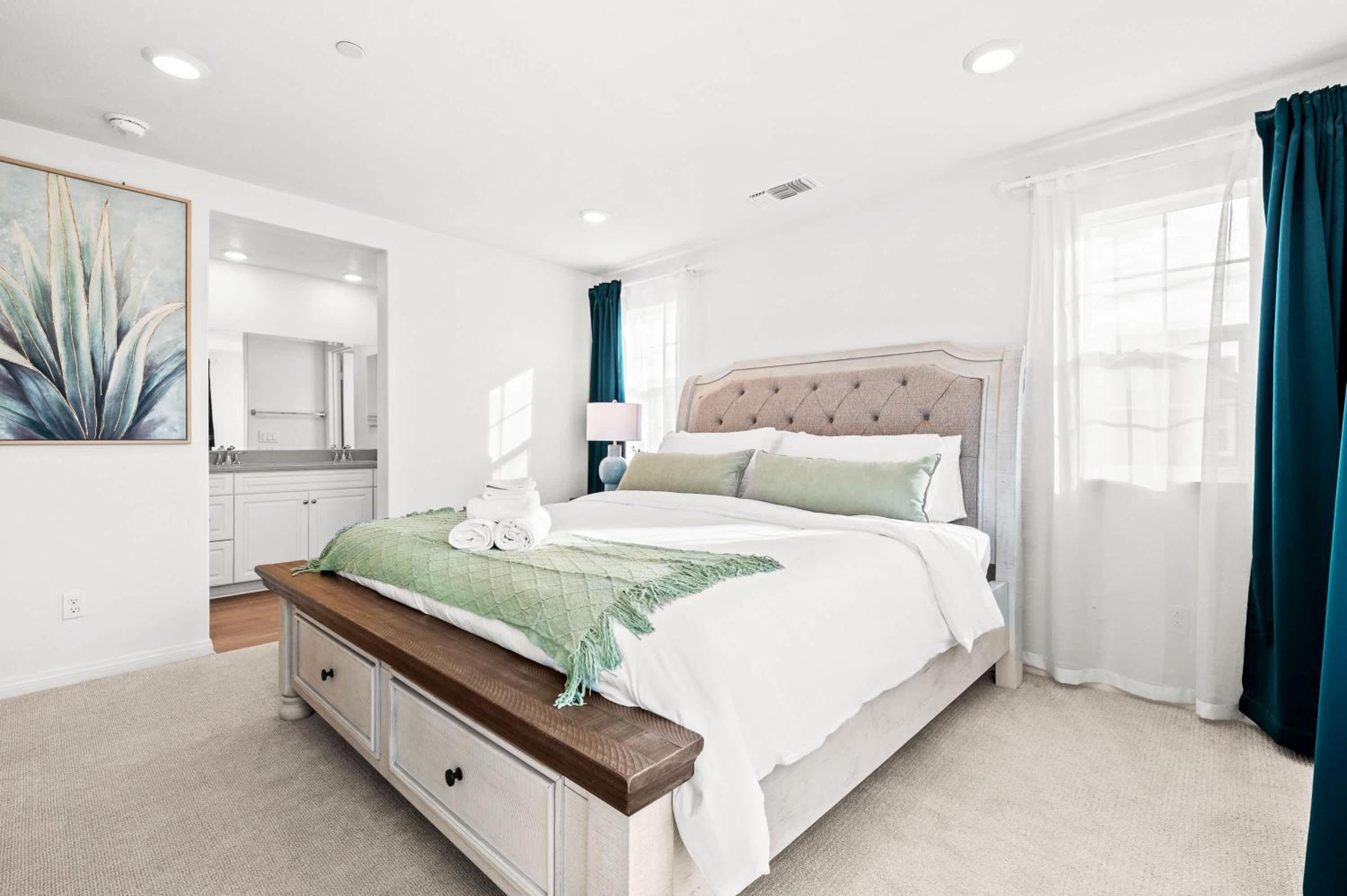 Near ONT Modern Designer Style Family Home