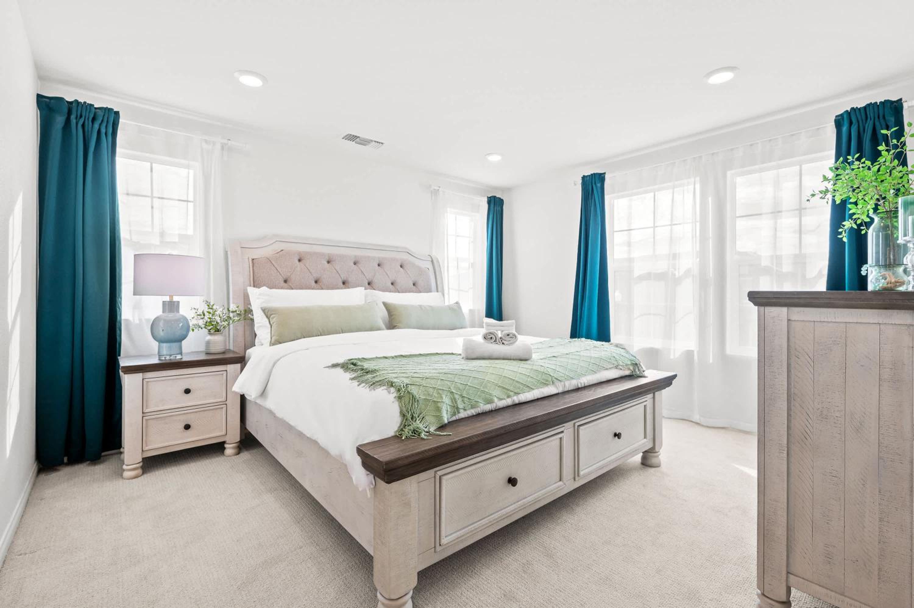Near ONT Modern Designer Style Family Home