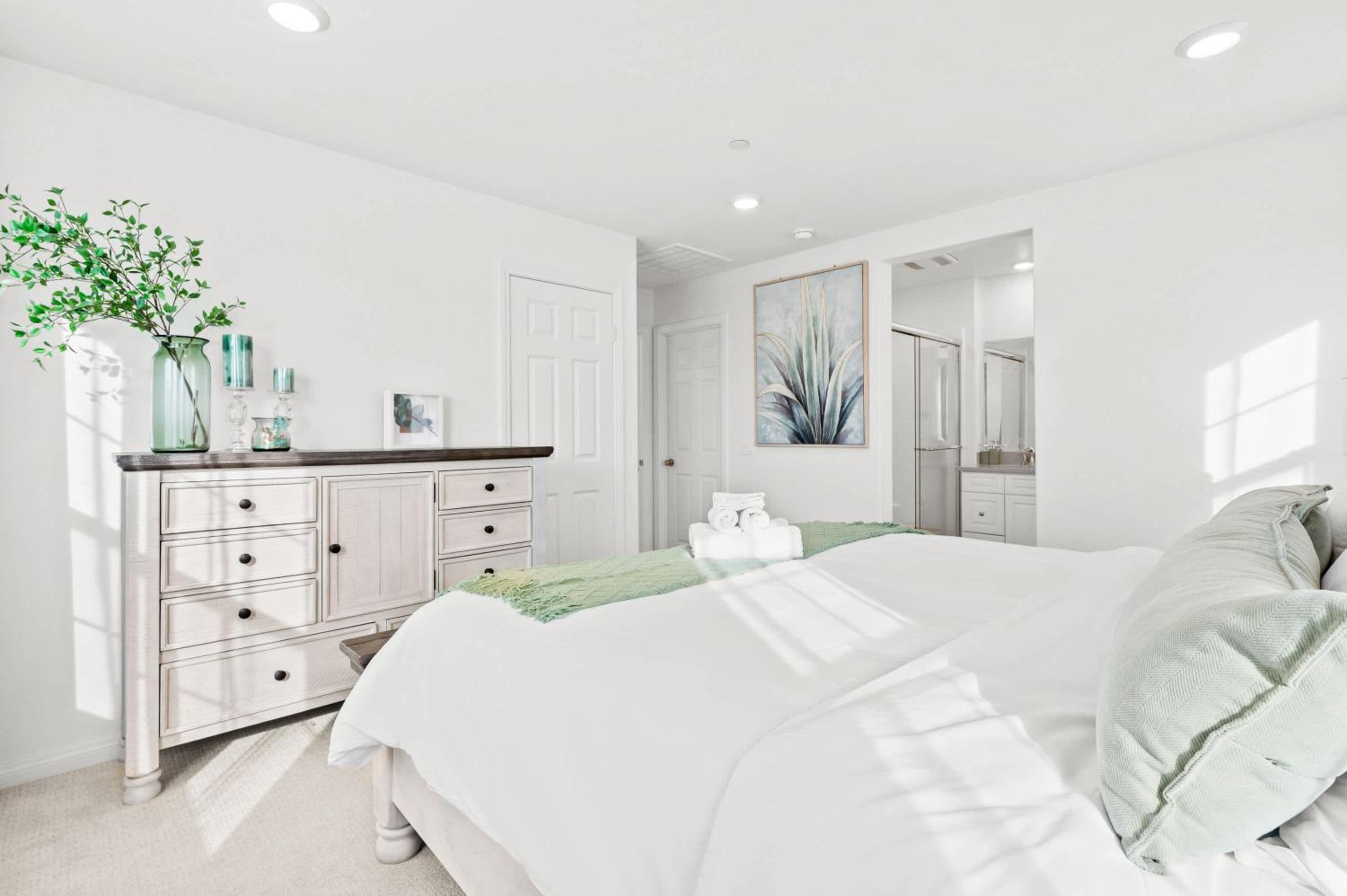Near ONT Modern Designer Style Family Home