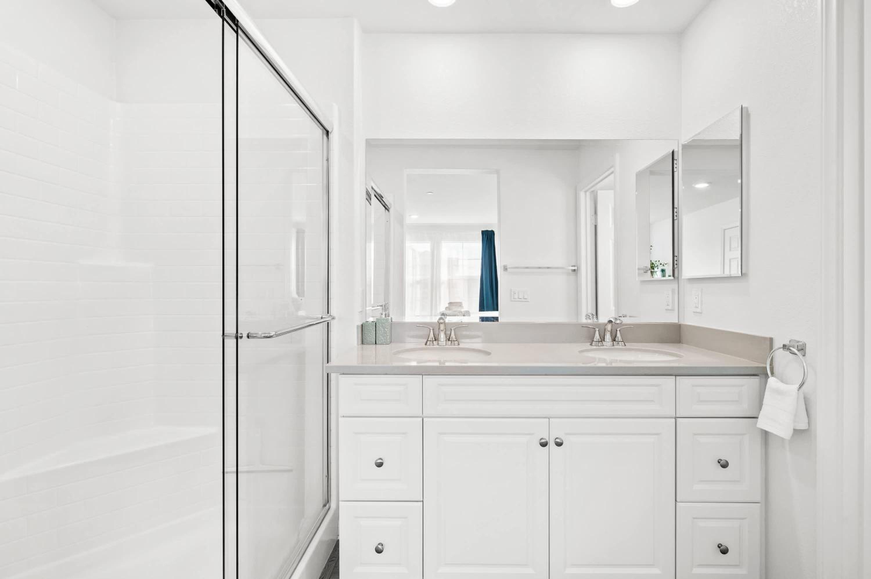 Near ONT Modern Designer Style Family Home
