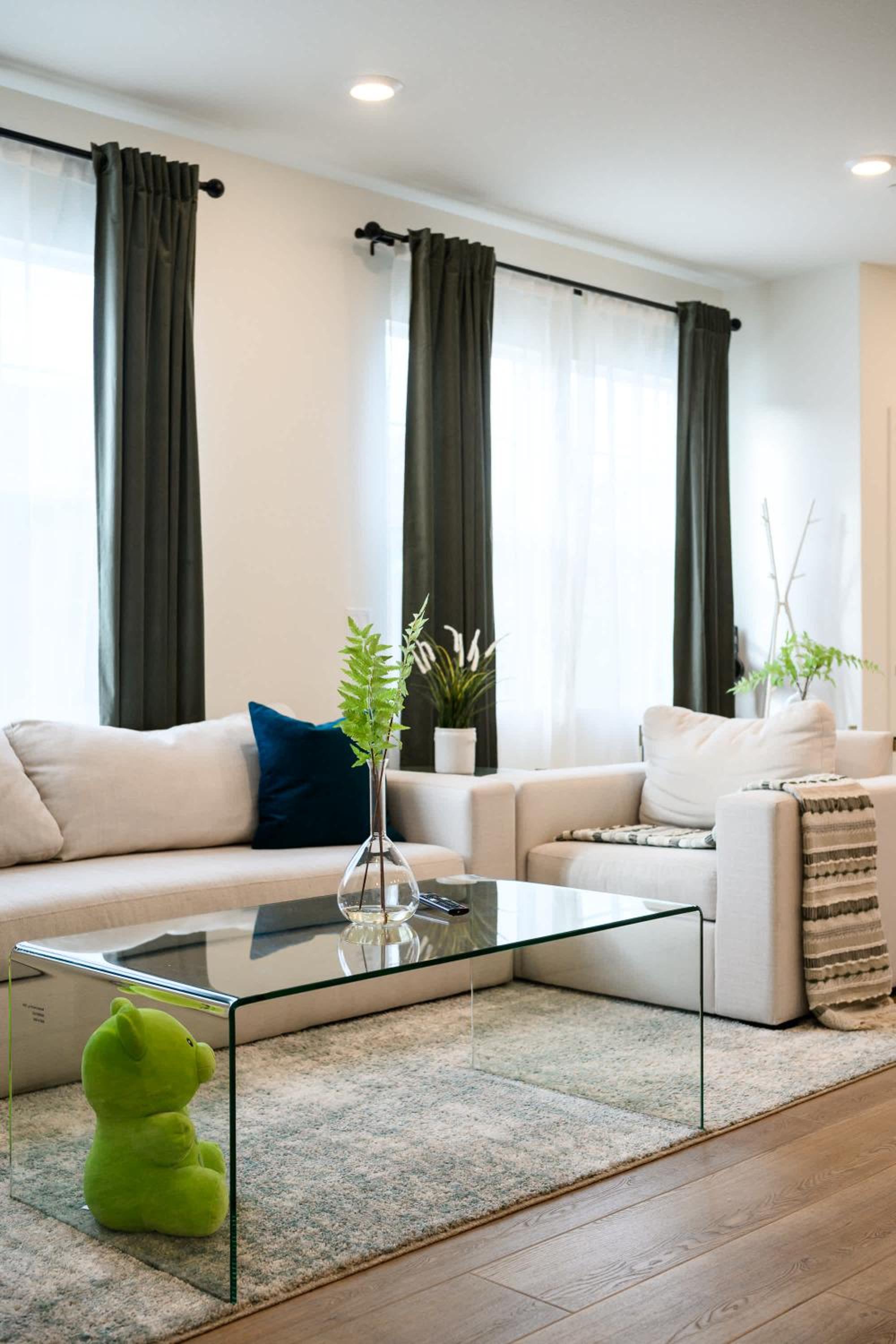 Near ONT Modern Designer Style Family Home