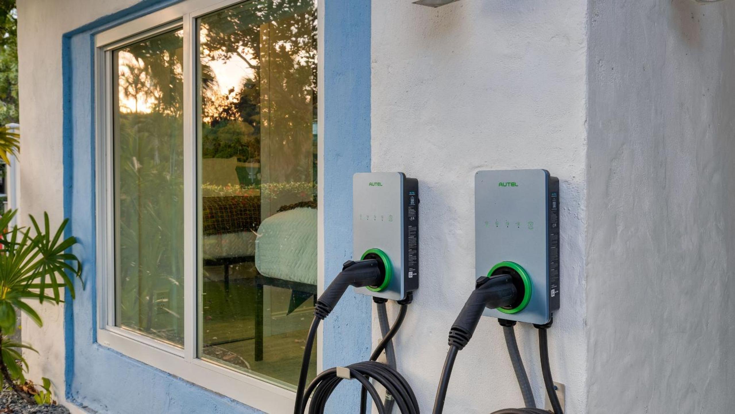 Casa Pineapple Social by AvantStay Spa Game Room EV Charger Near Las Olas Fort Lauderdale Beaches Sleeps 16