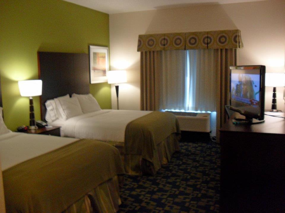 Des Moines Vacations - Holiday Inn Express and Suites Urbandale Des Moines, an IHG Hotel - Property Image 3