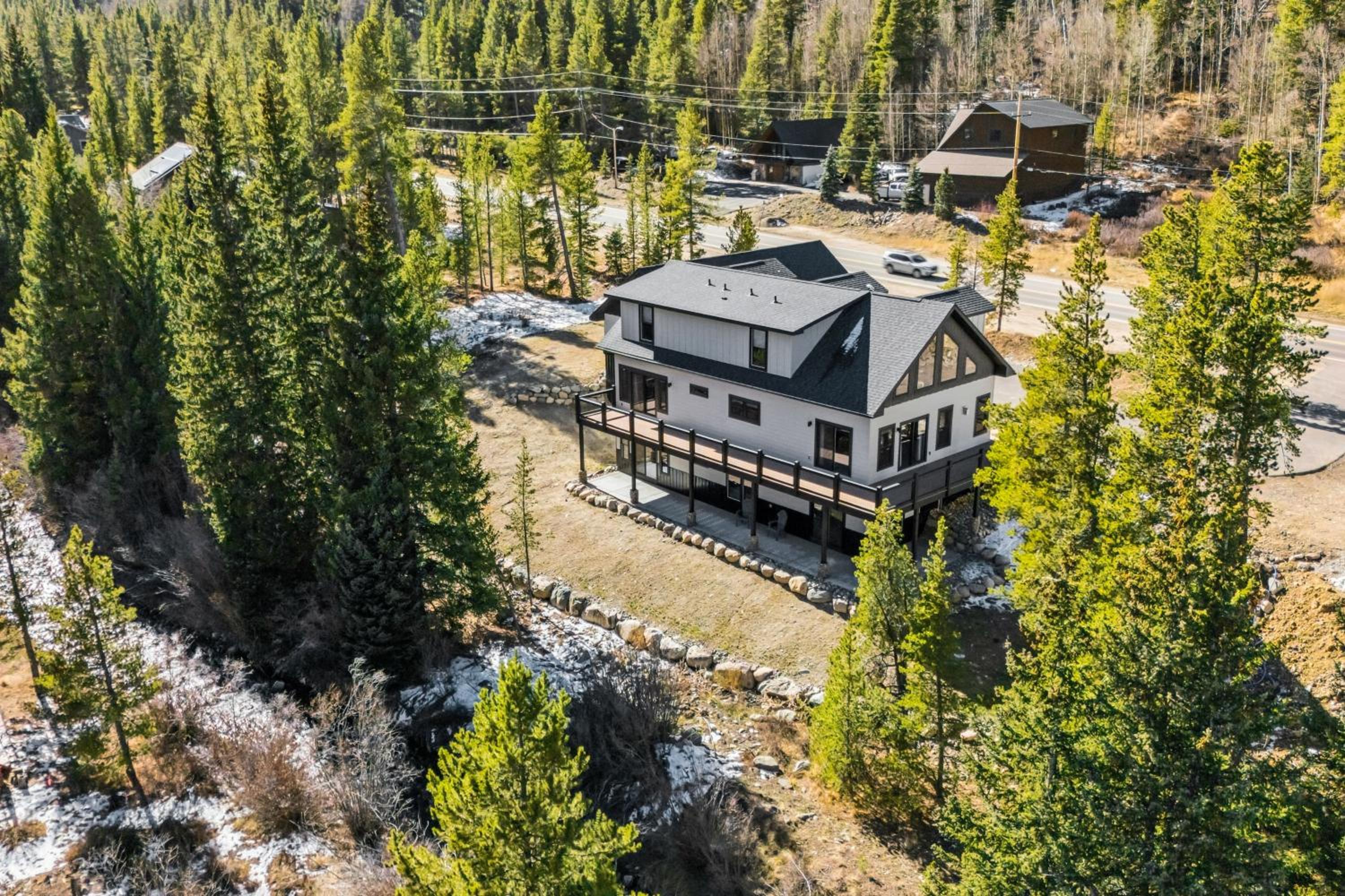 Hot Tub and Game Room! Luxury Blue River Retreat