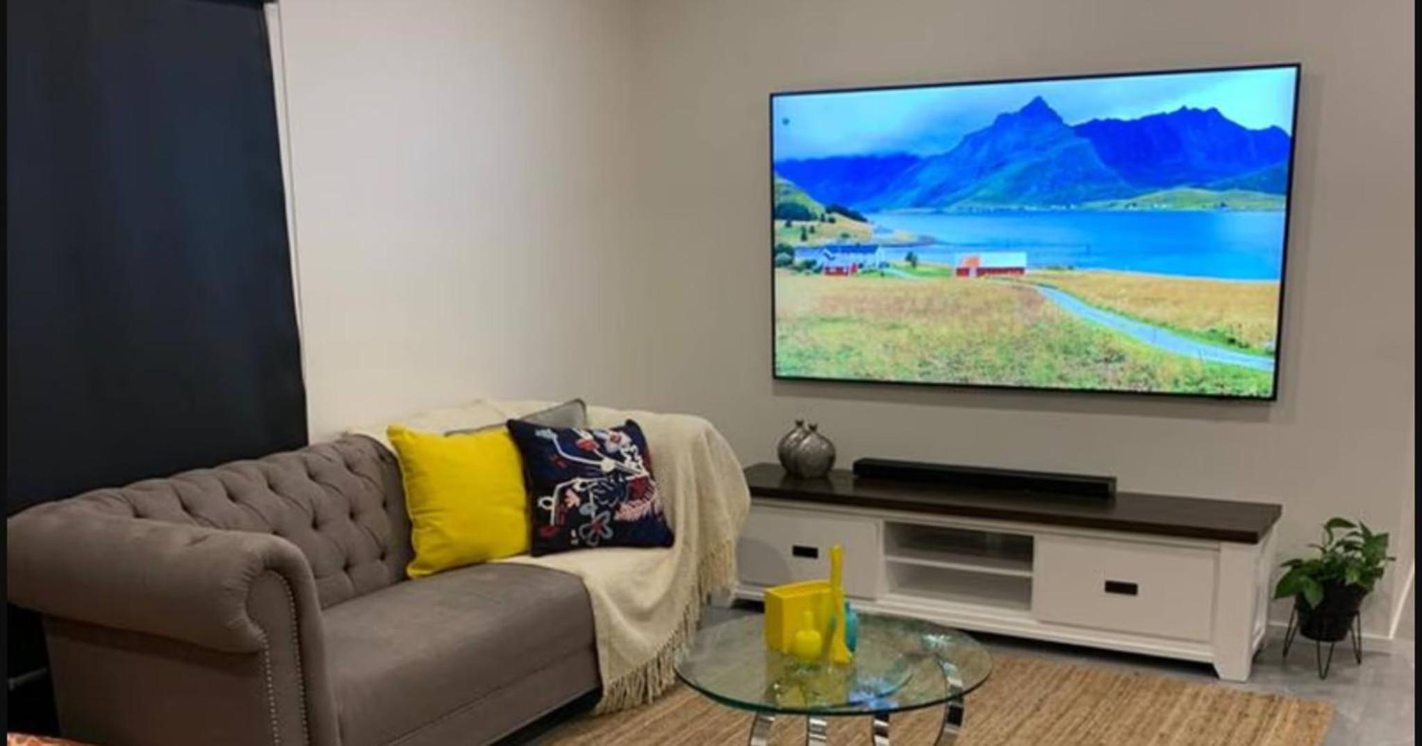 Fresh Modern 3BR Home Ensuite Open Views