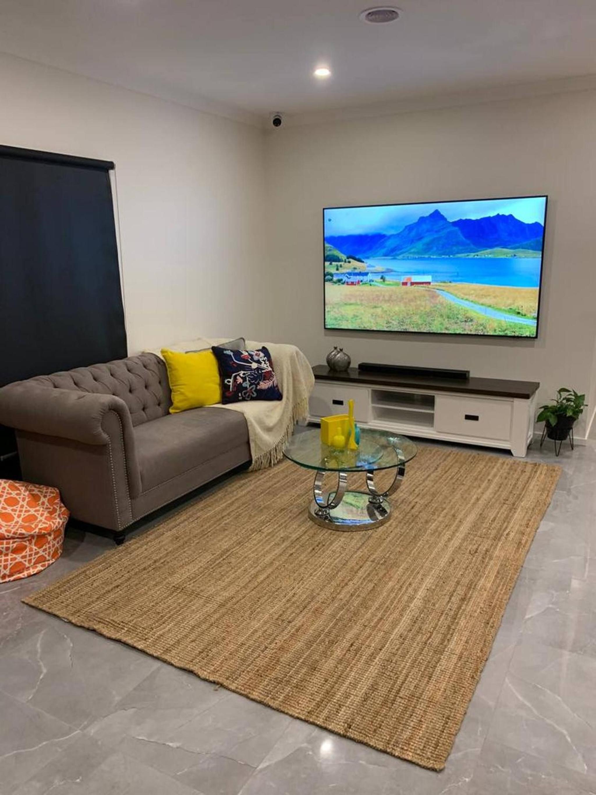 Fresh Modern 3BR Home Ensuite Open Views