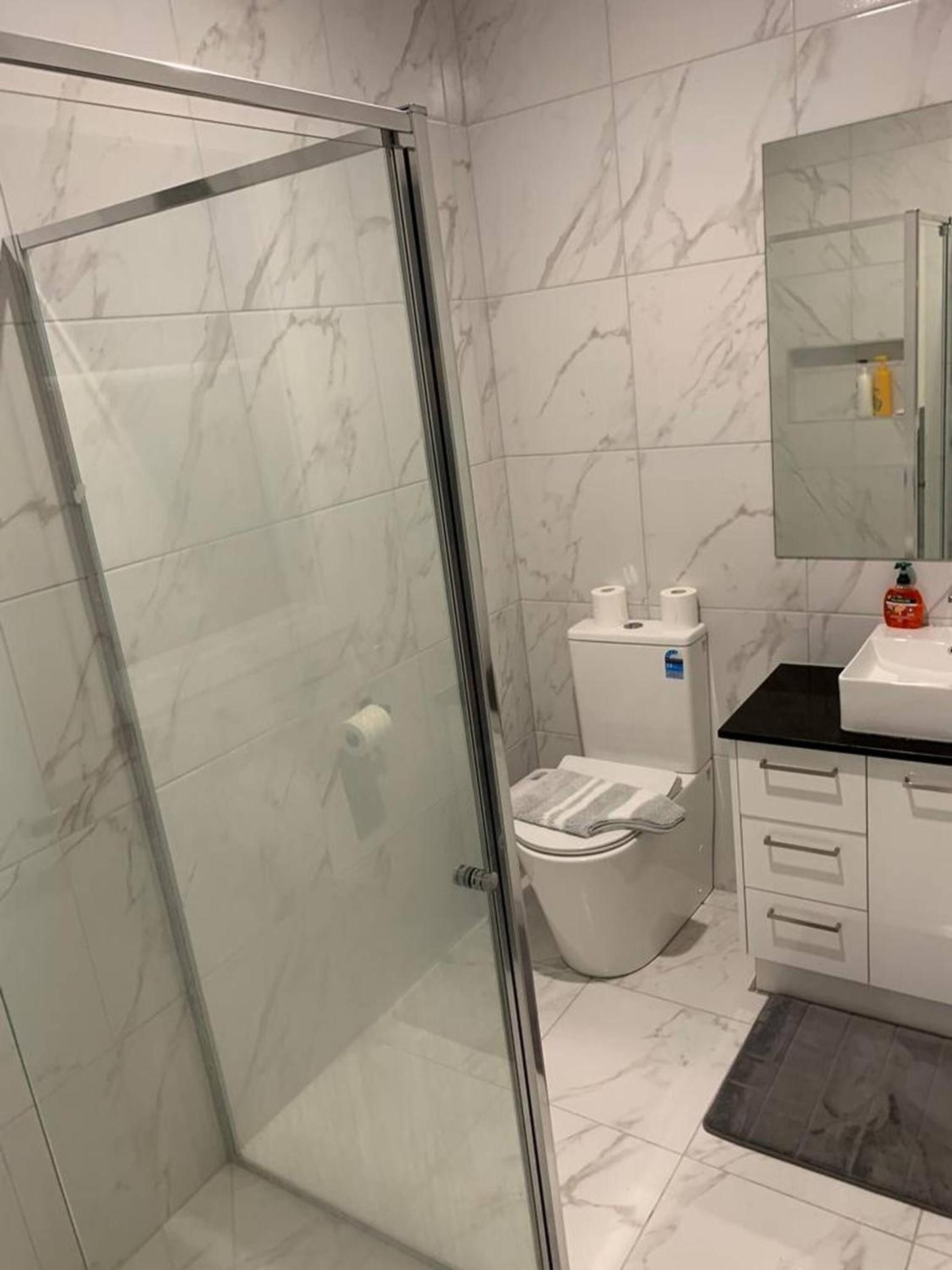 Fresh Modern 3BR Home Ensuite Open Views