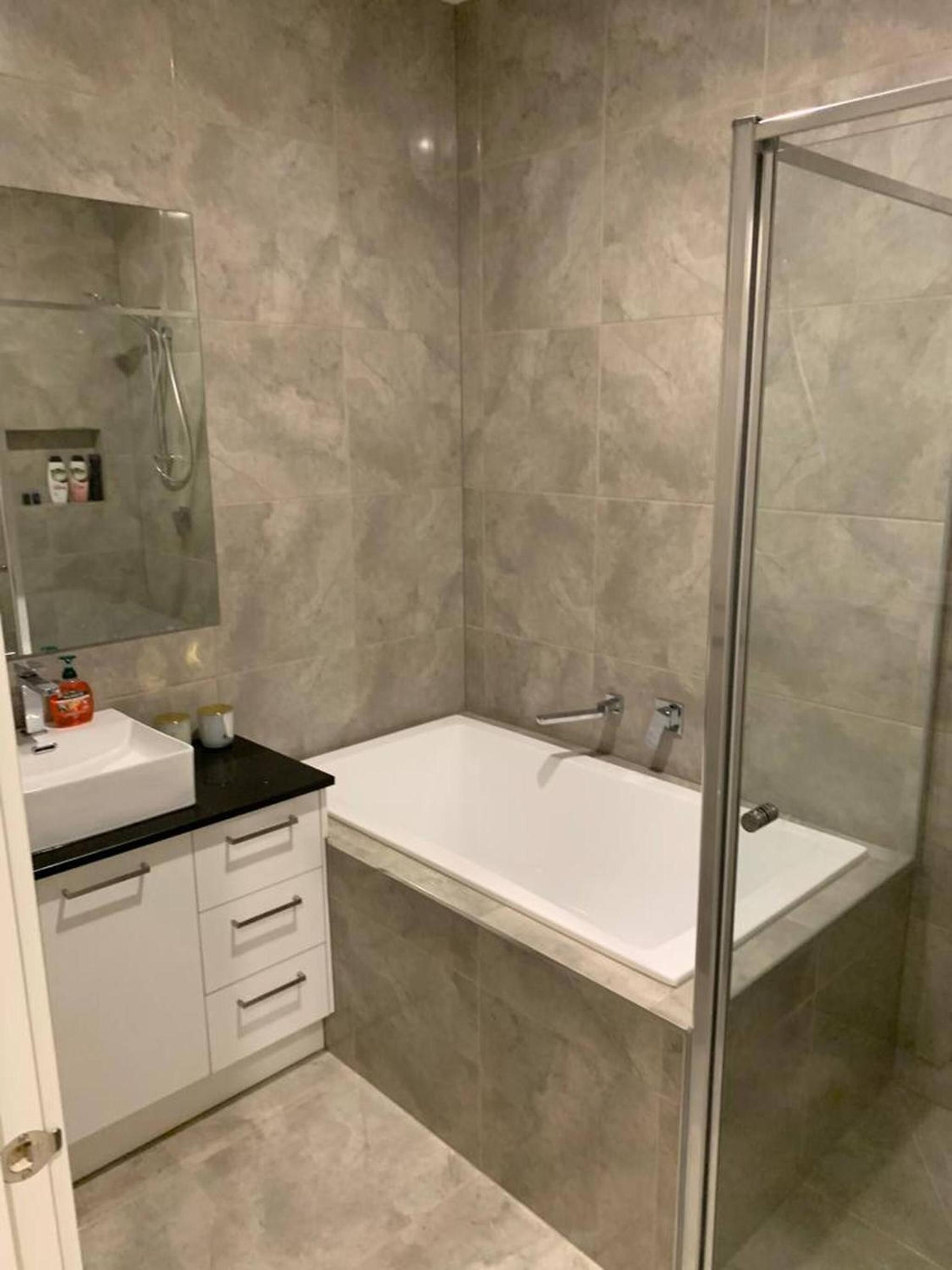 Fresh Modern 3BR Home Ensuite Open Views