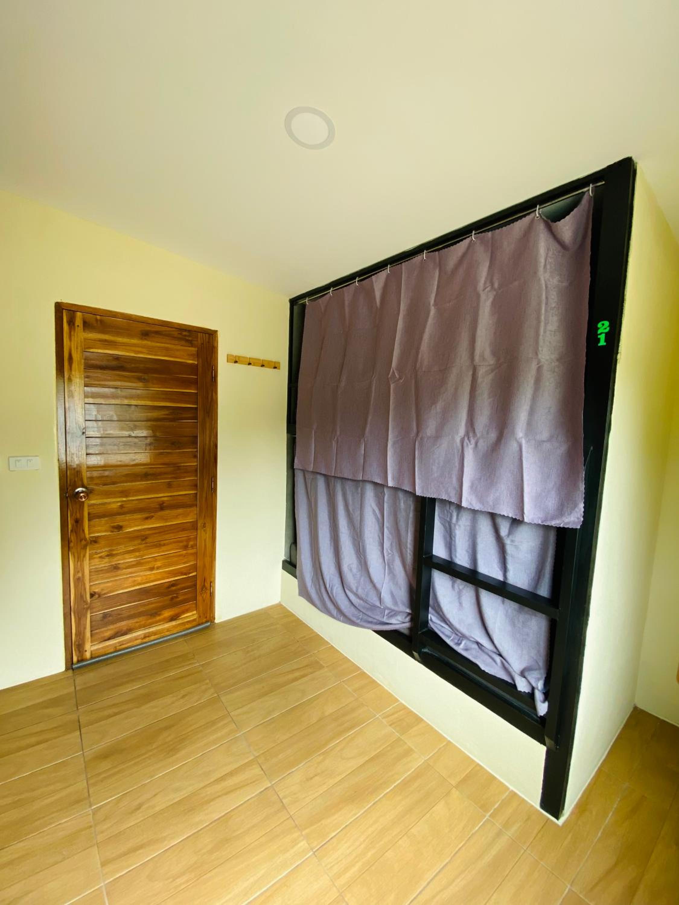 The 10 Club Hostel