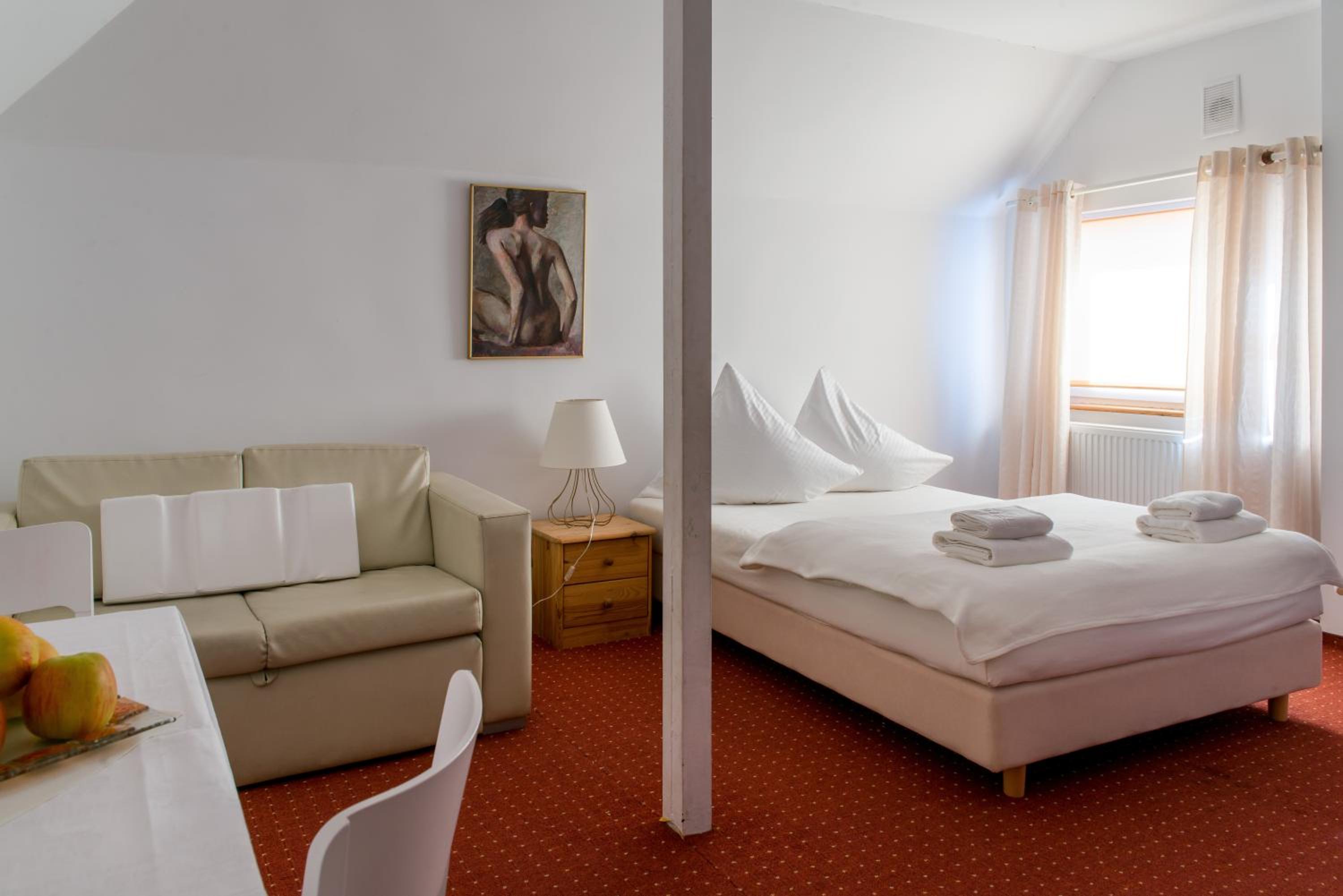 Park Inn Resort przy jeziorze - sauna i duży parking - pieski mile widziane view 4