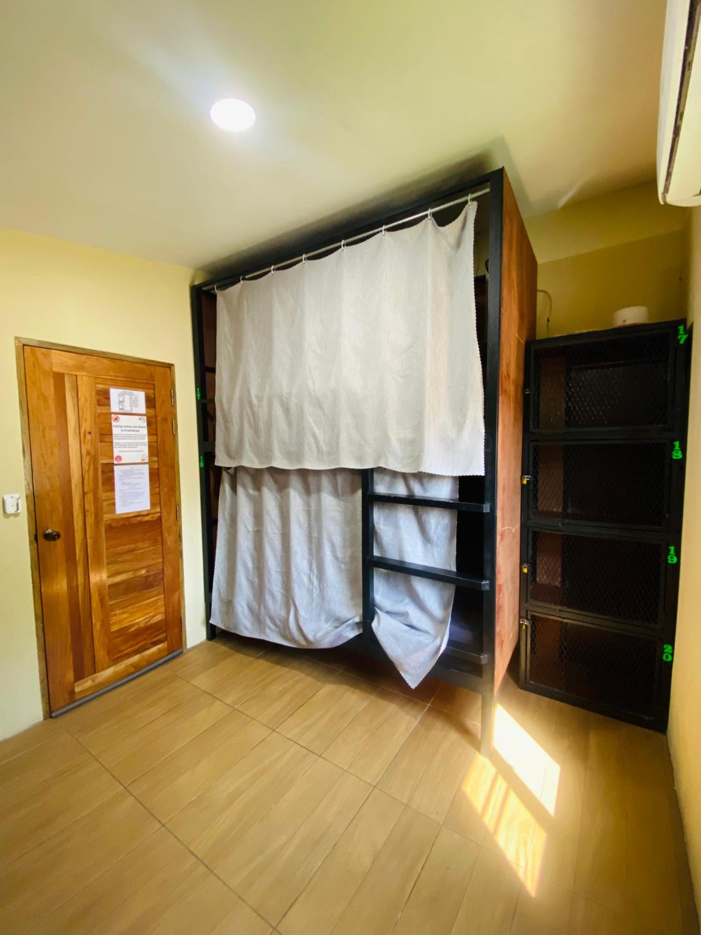 The 10 Club Hostel