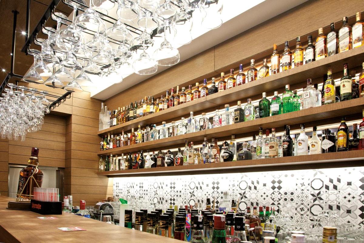 bar