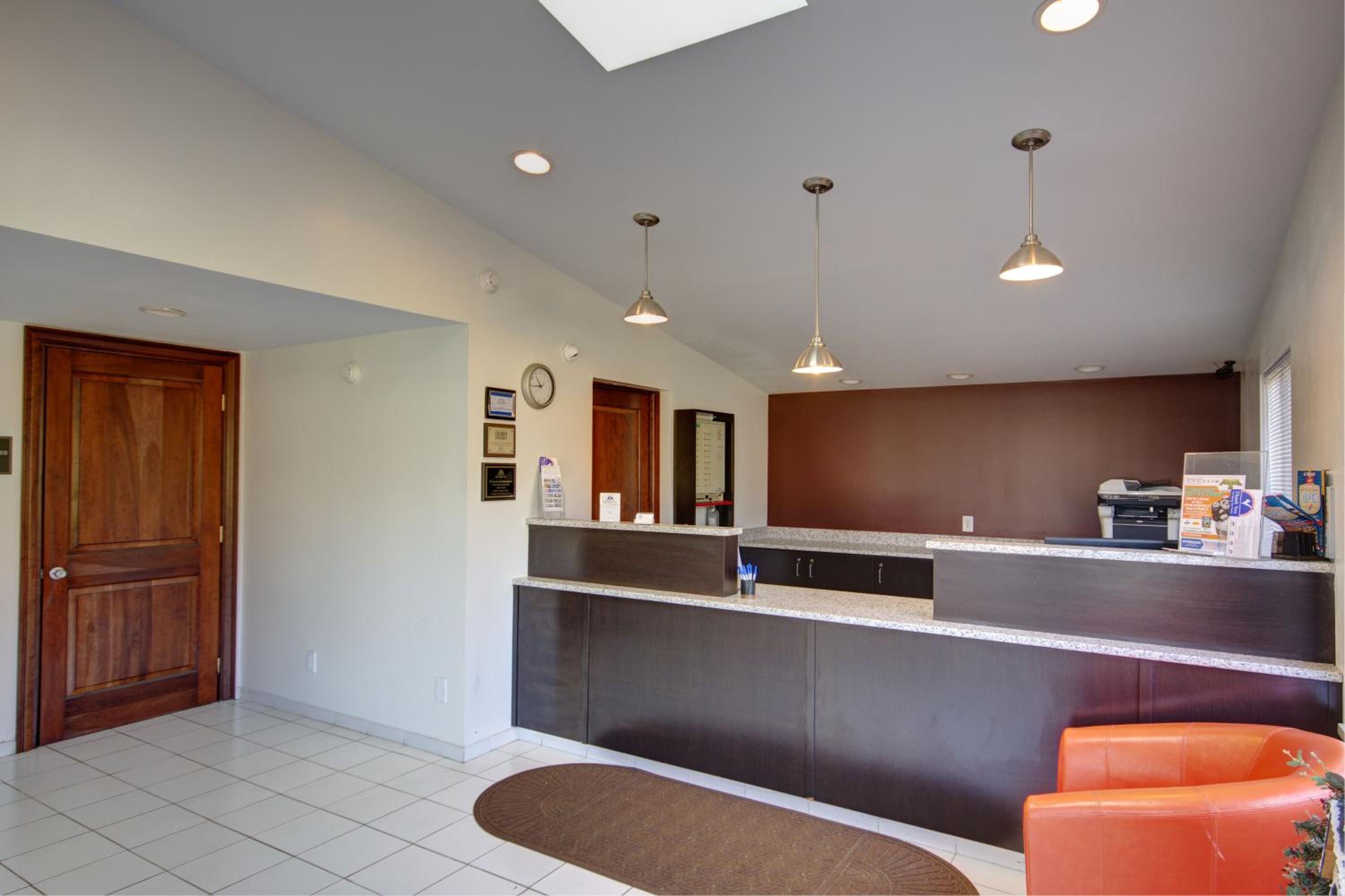 Americas Best Value Inn Heath-Newark view 4