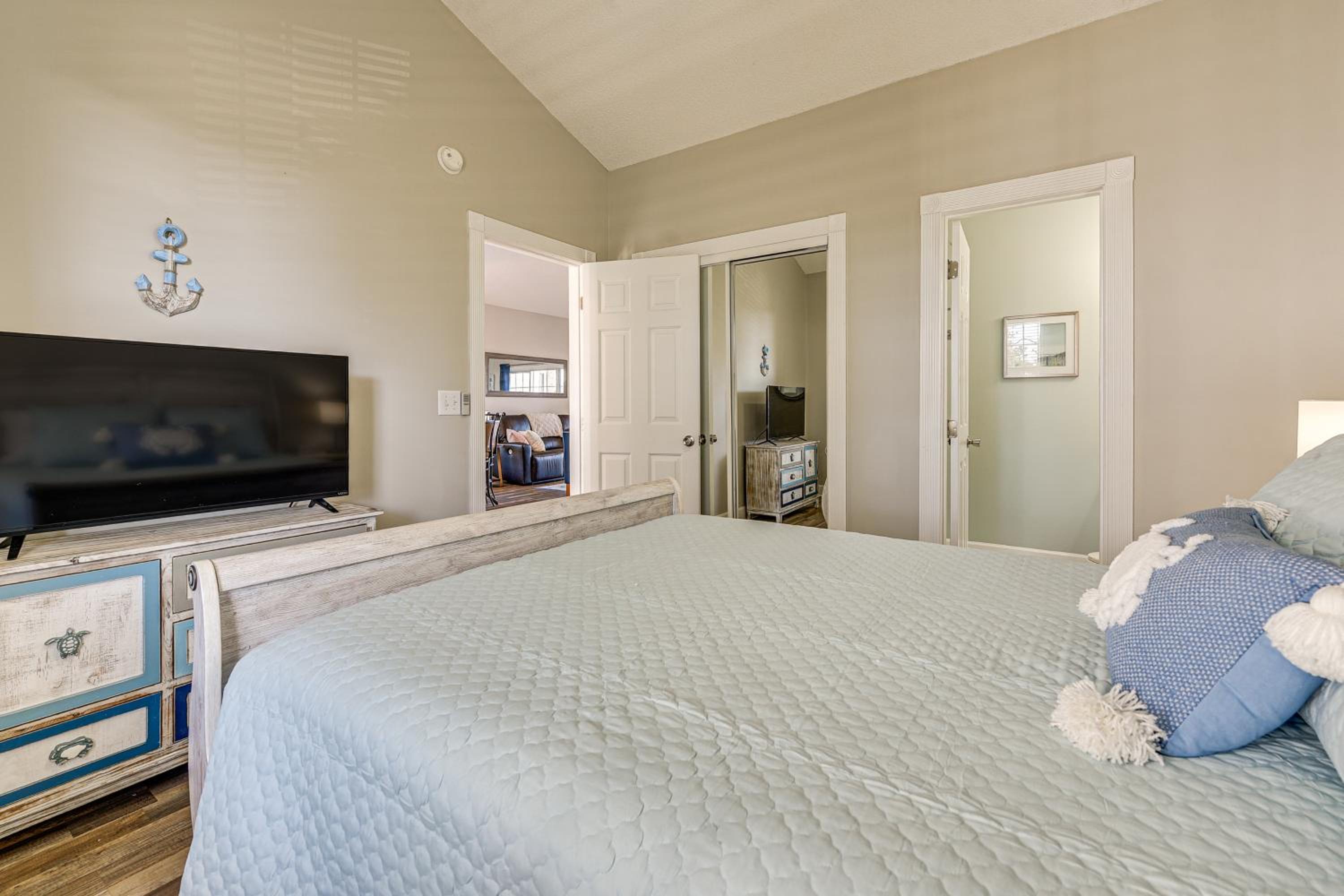 Golf, Gamble and Fish! Condo with Pool in Little River