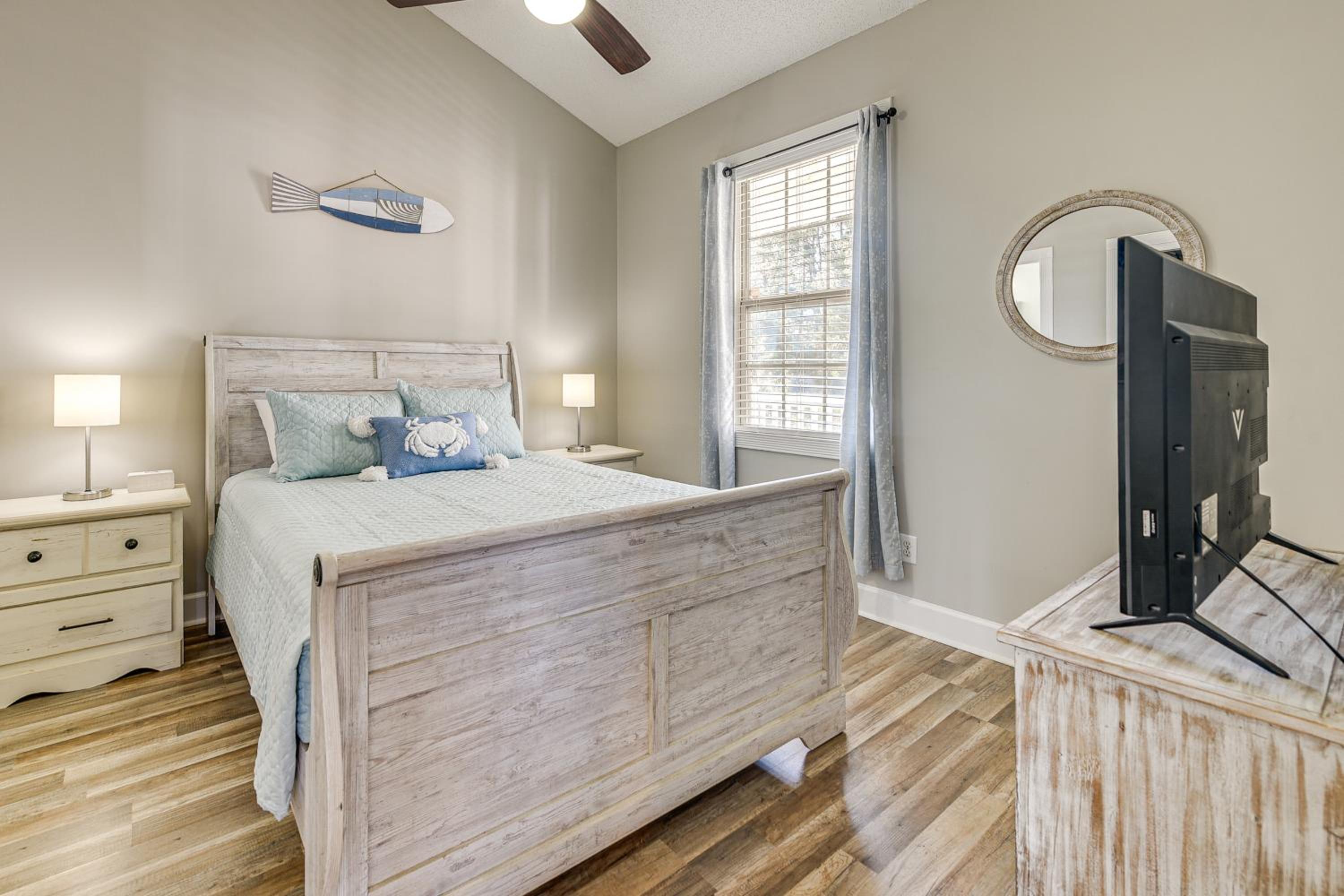 Golf, Gamble and Fish! Condo with Pool in Little River