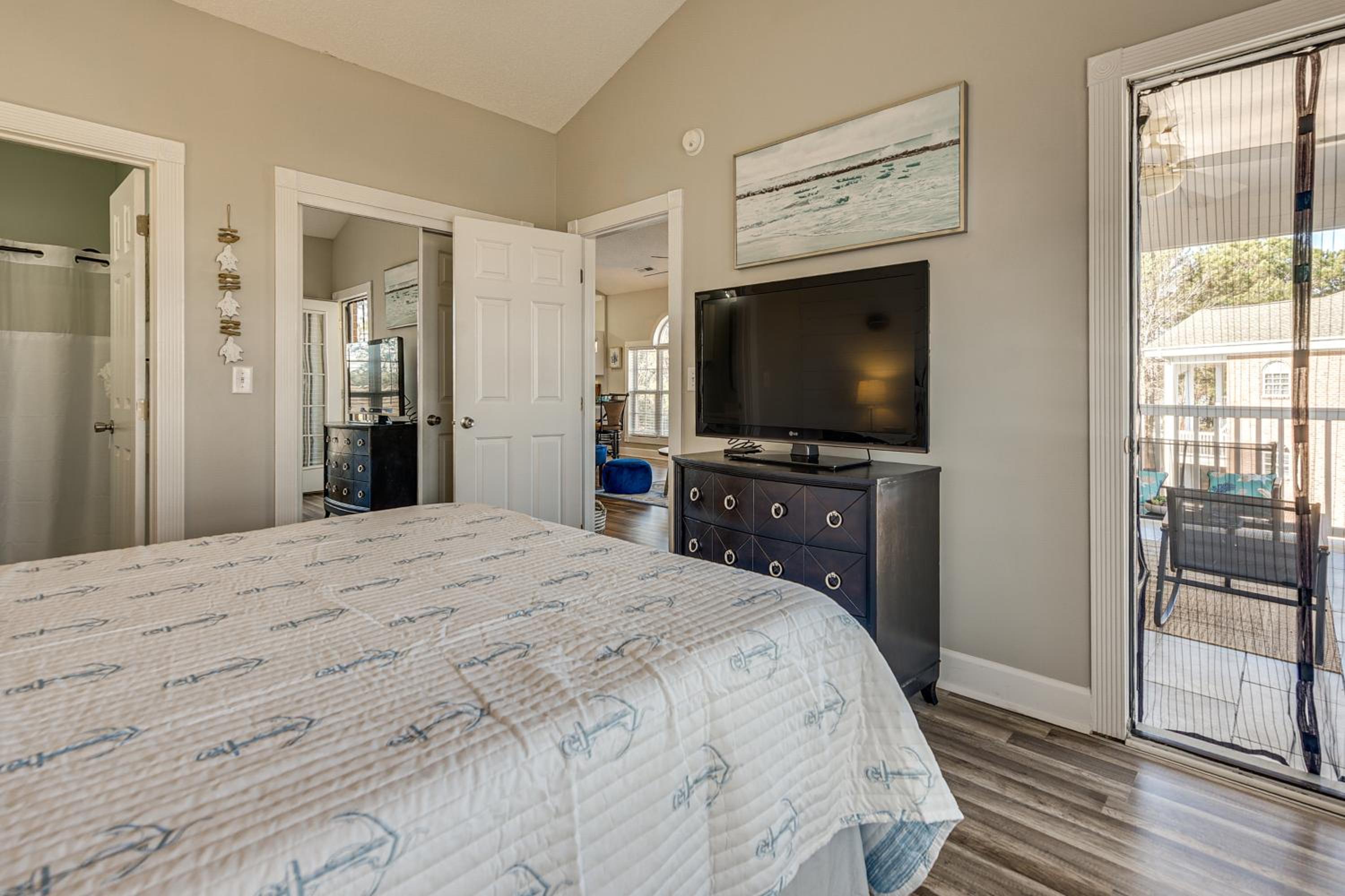 Golf, Gamble and Fish! Condo with Pool in Little River